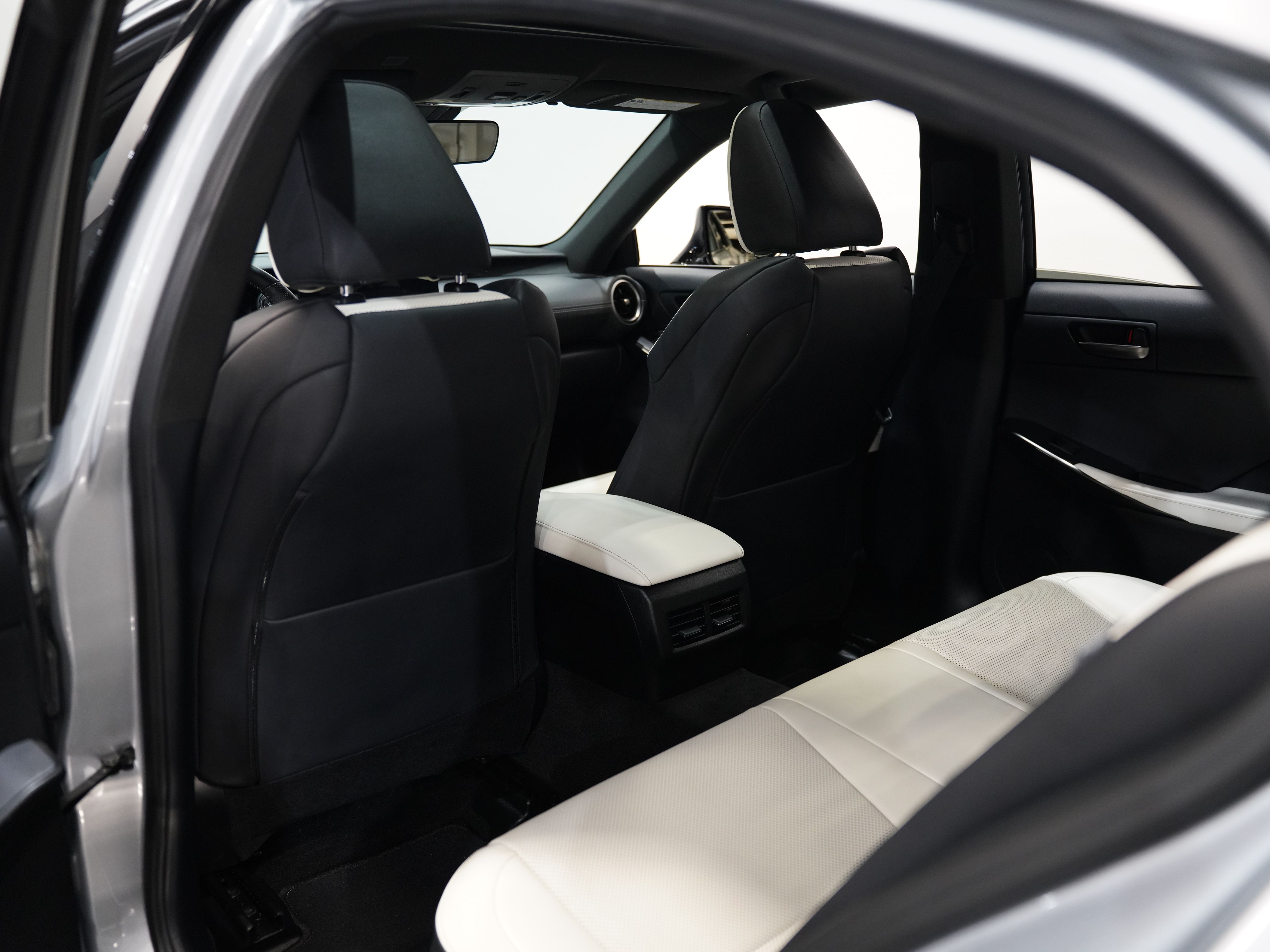 SILVER, 2022 LEXUS IS Image 37