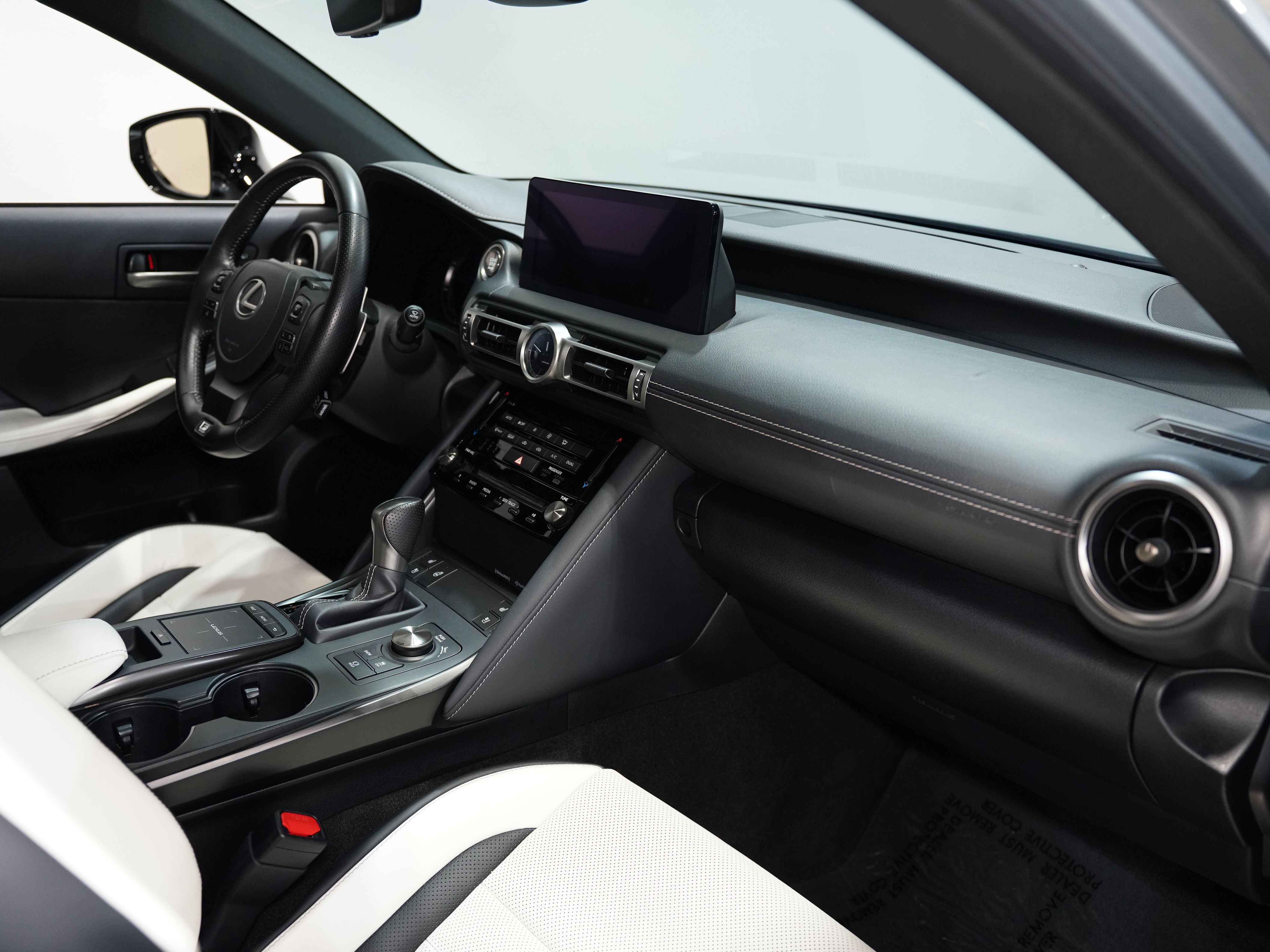SILVER, 2022 LEXUS IS Image 35