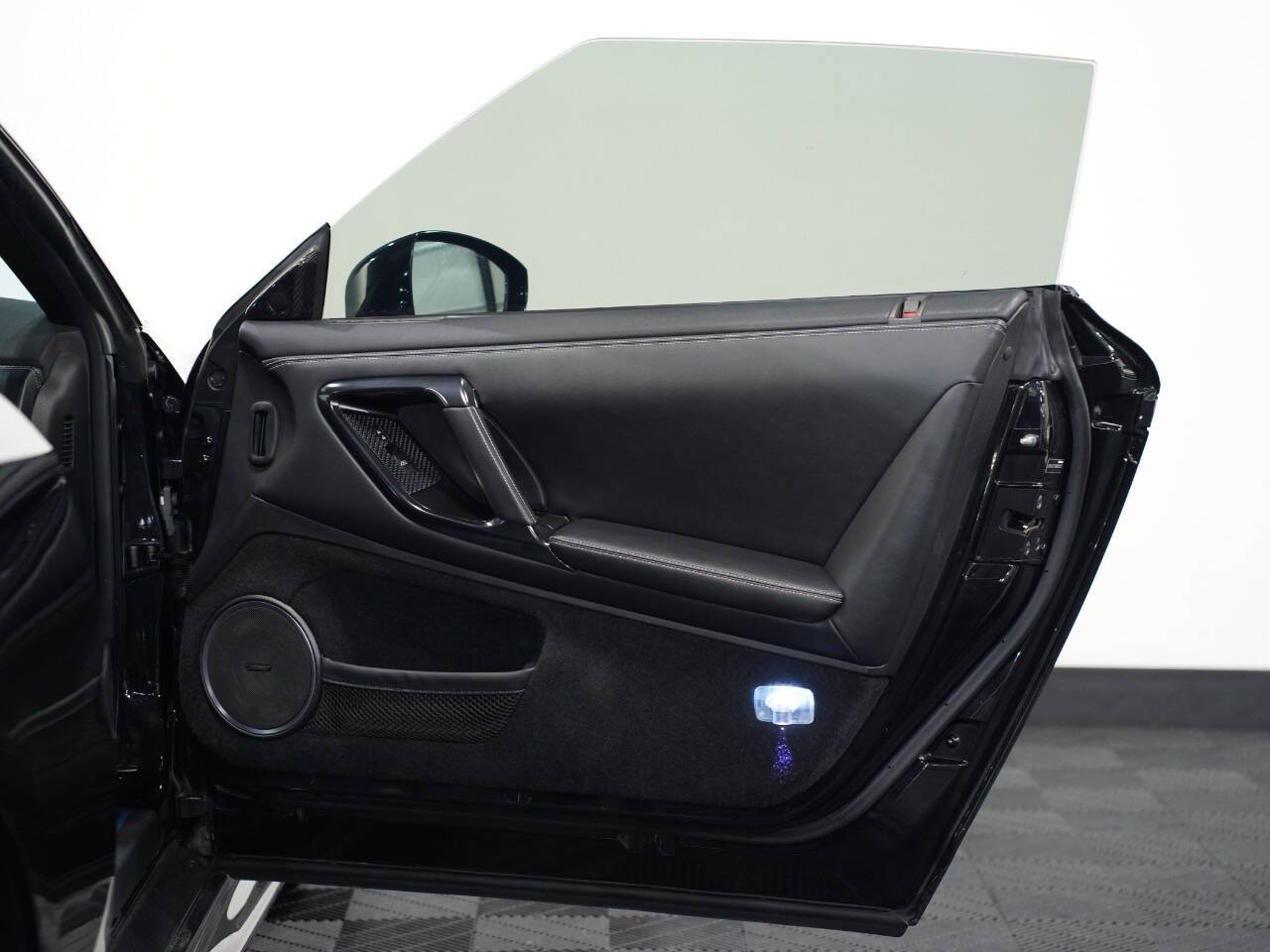 JET BLACK, 2016 NISSAN GT-R Image 29