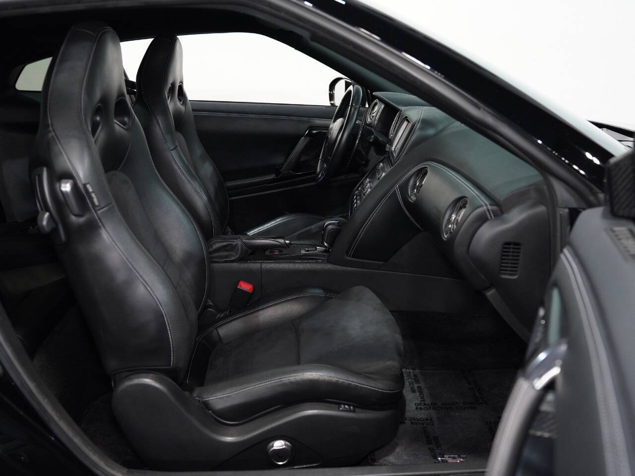 JET BLACK, 2016 NISSAN GT-R Image 37