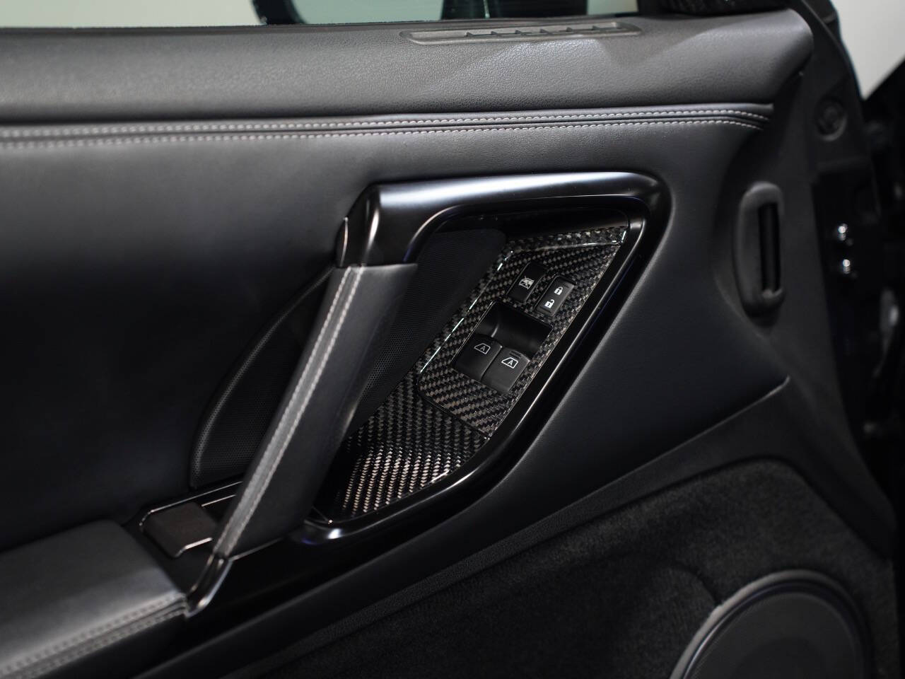 JET BLACK, 2016 NISSAN GT-R Image 28