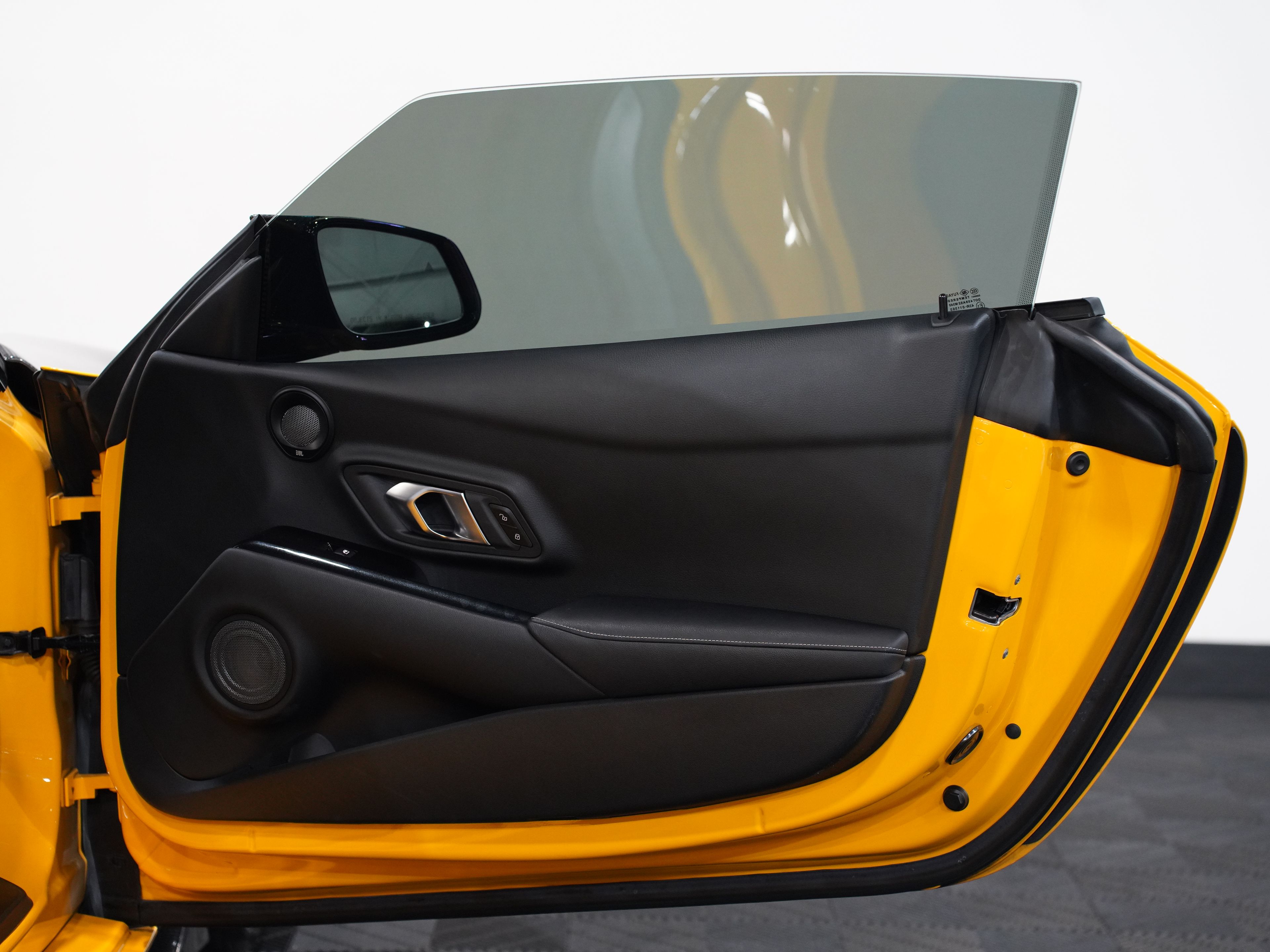 YELLOW, 2022 TOYOTA GR SUPRA Image 30