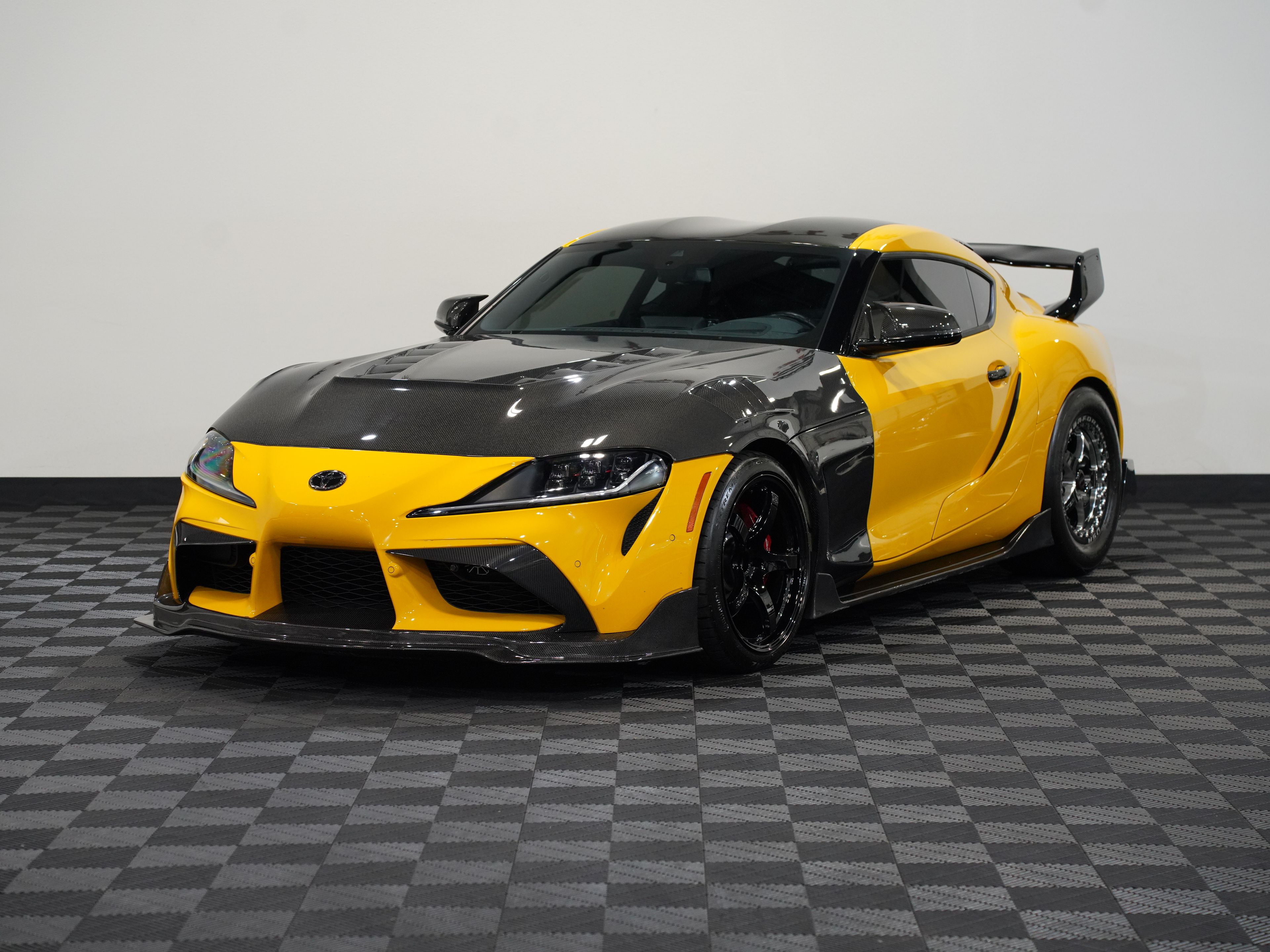 YELLOW, 2022 TOYOTA GR SUPRA Image 3
