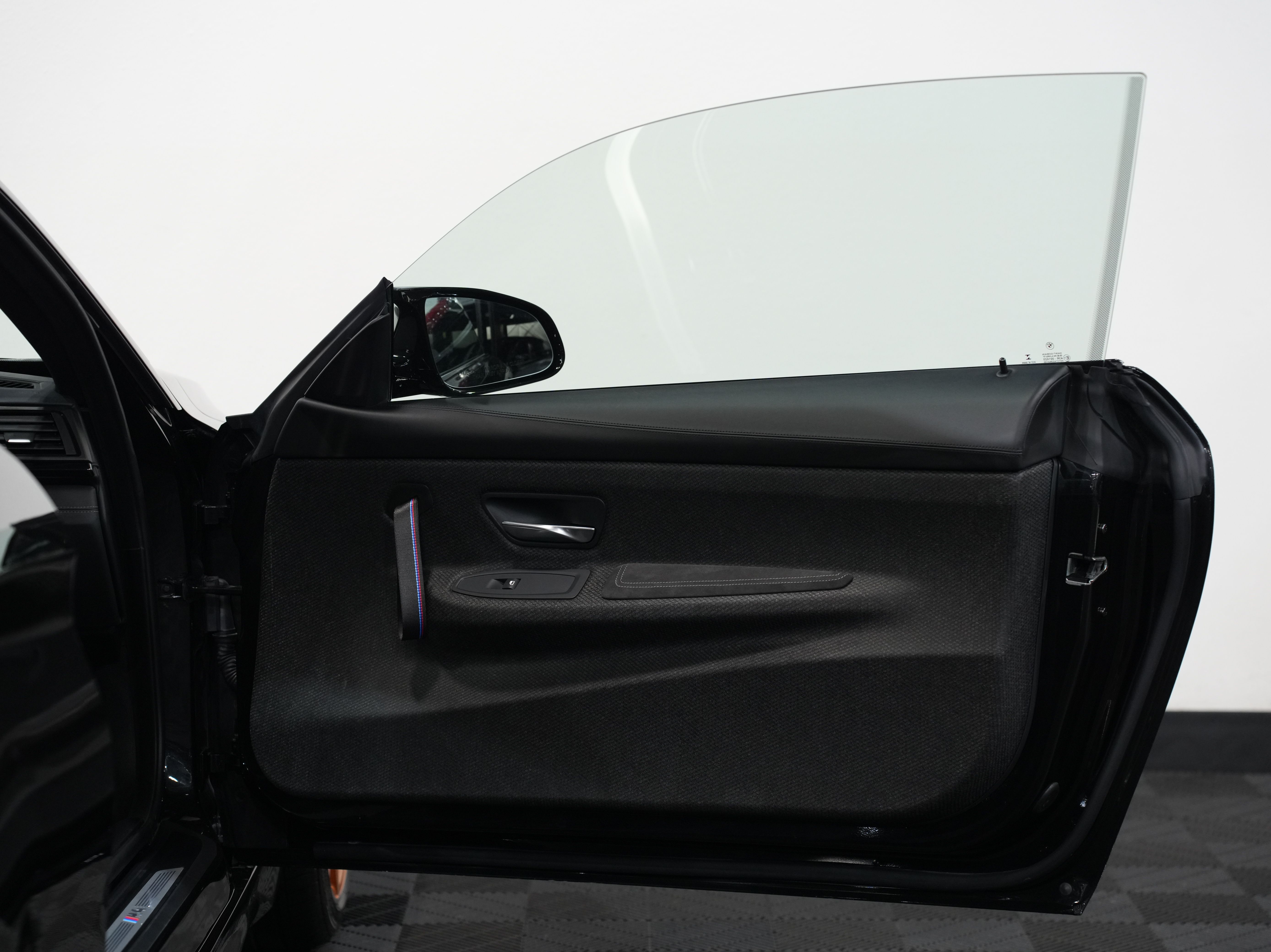 BLACK, 2016 BMW M4 Image 28