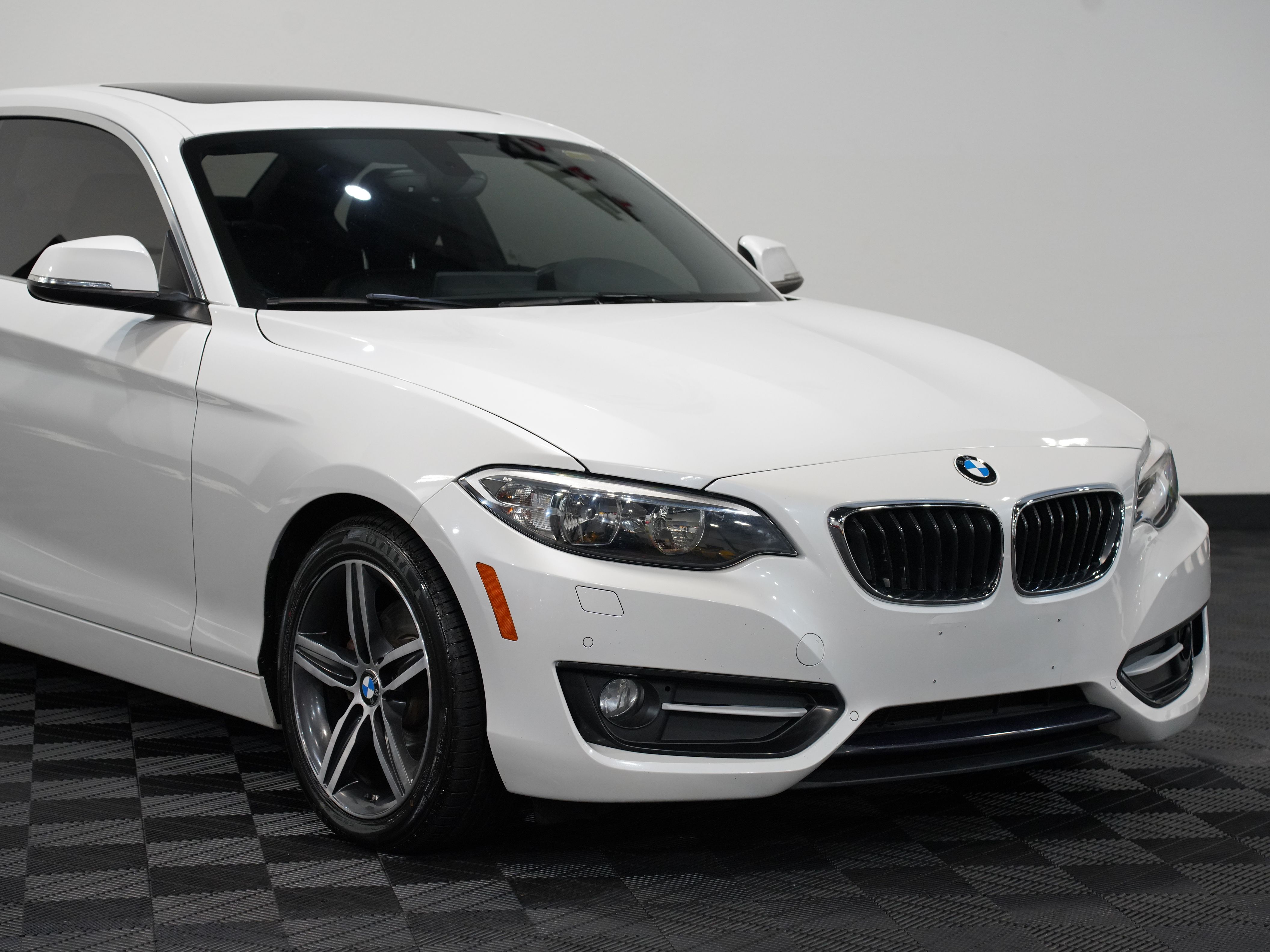 WHITE, 2017 BMW 2 SERIES Image 9