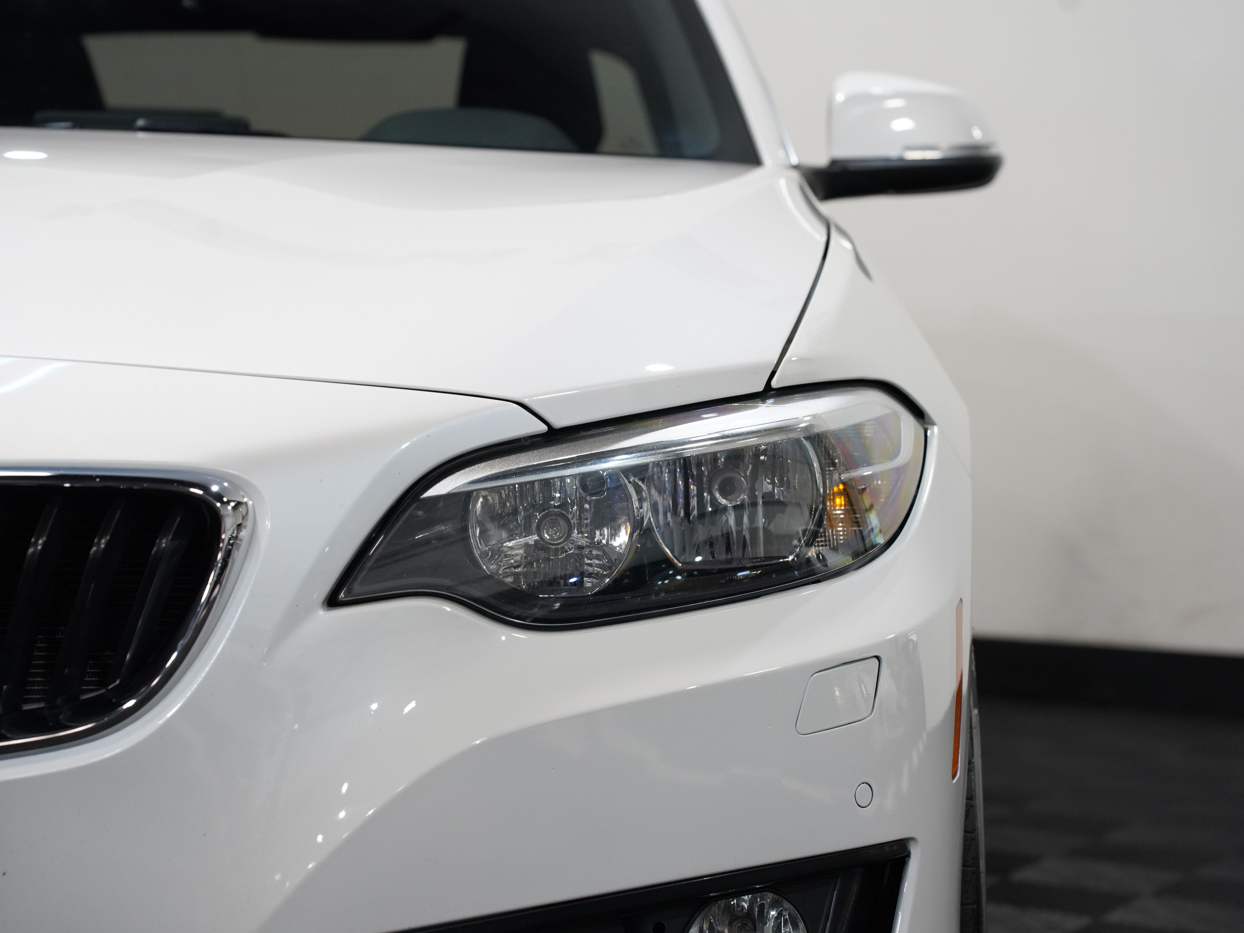WHITE, 2017 BMW 2 SERIES Image 10