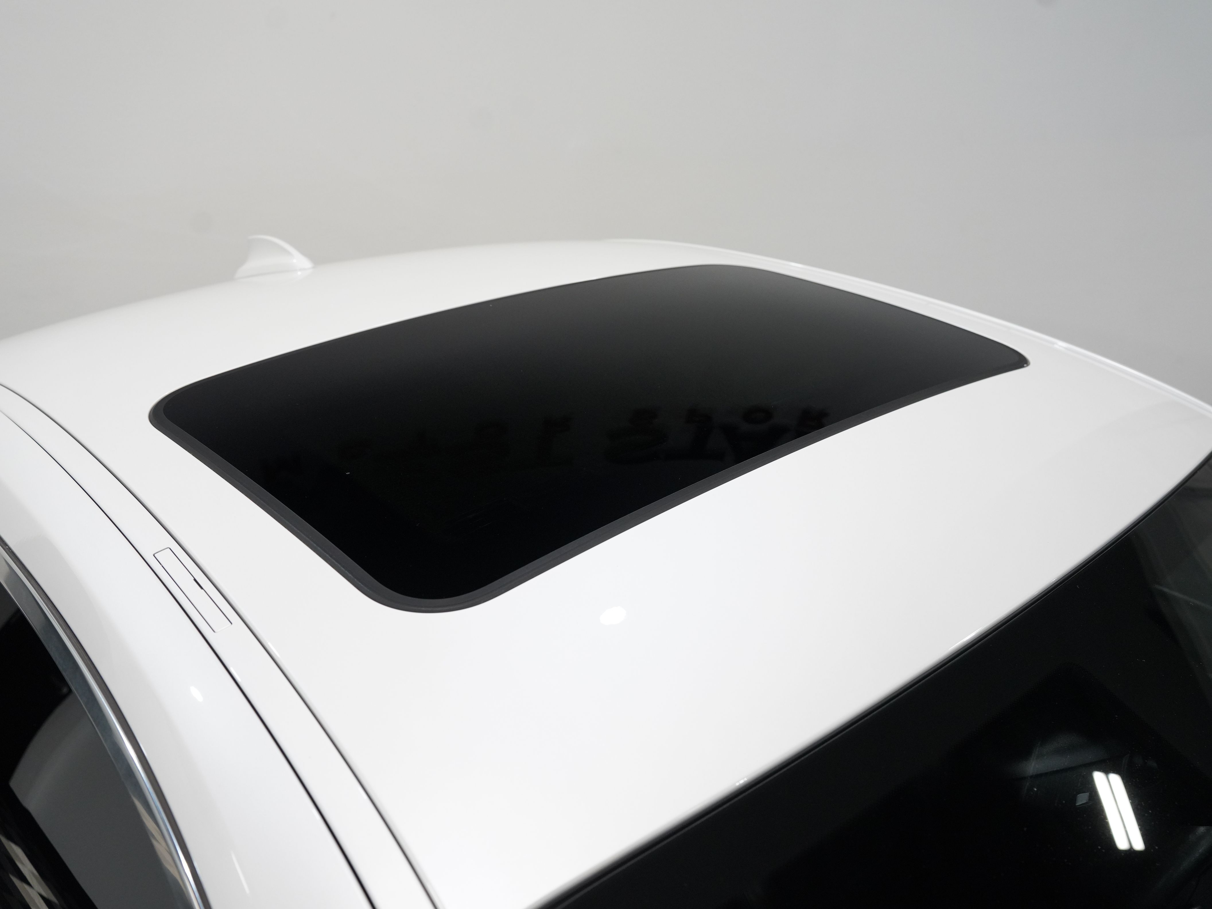 WHITE, 2017 BMW 2 SERIES Image 13