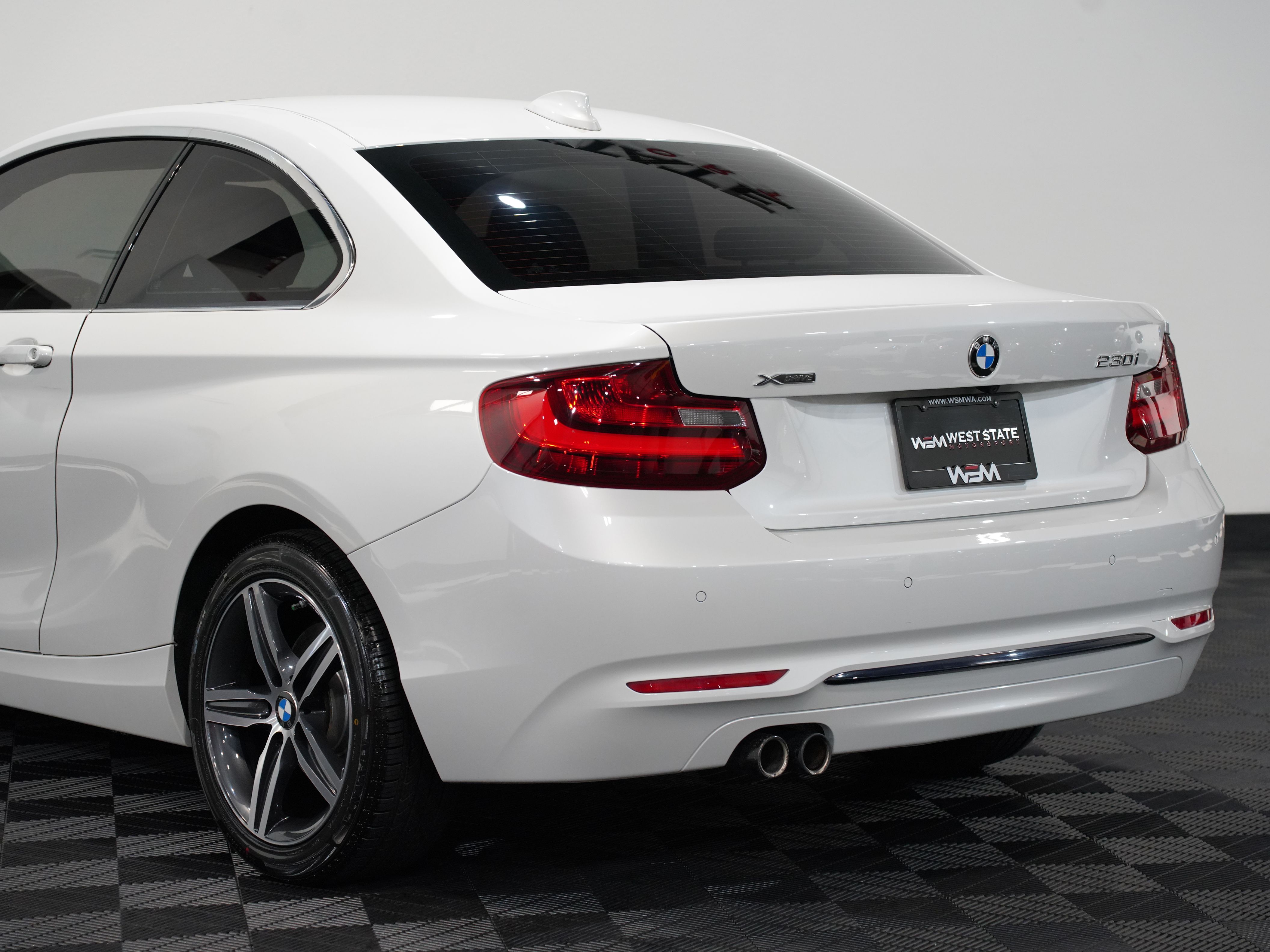WHITE, 2017 BMW 2 SERIES Image 15