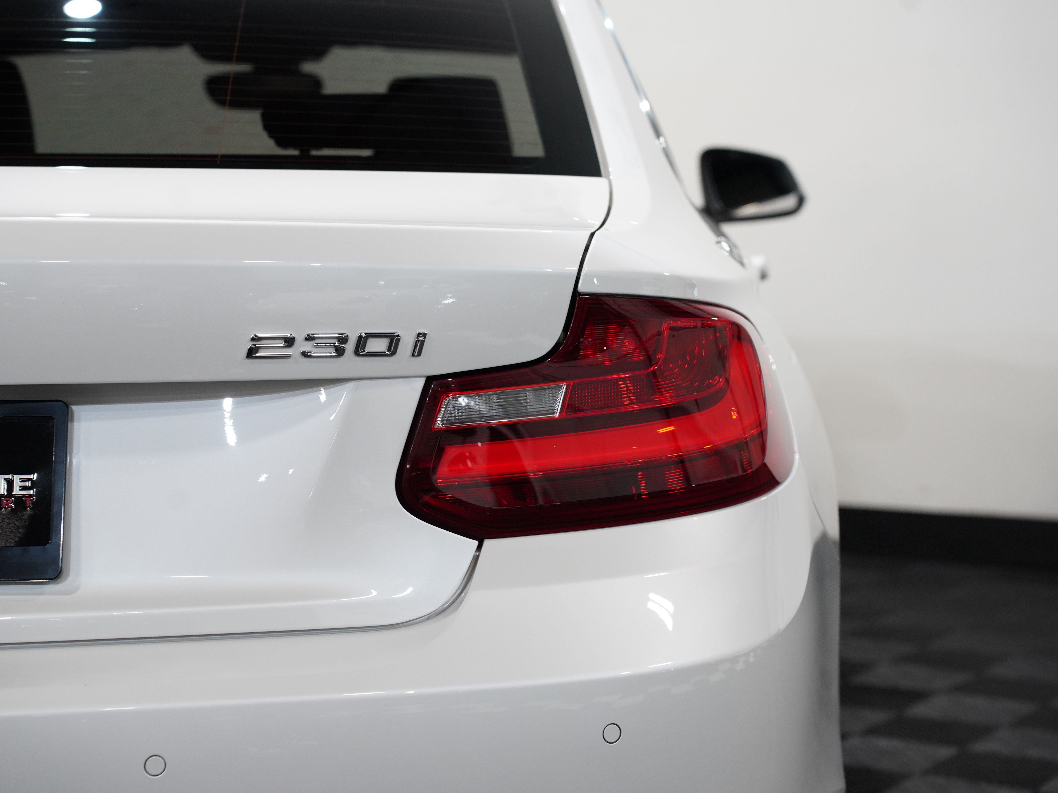 WHITE, 2017 BMW 2 SERIES Image 16