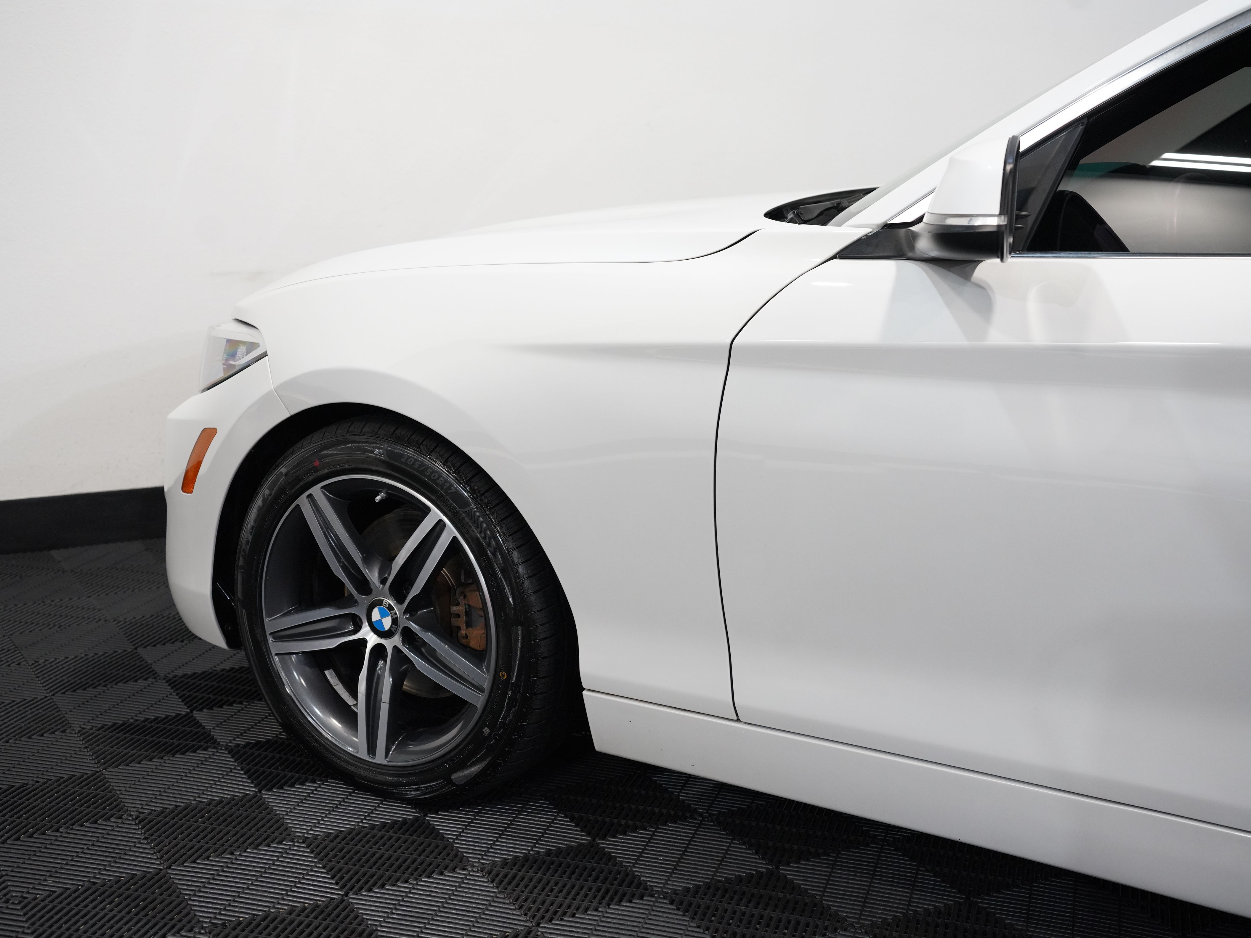 WHITE, 2017 BMW 2 SERIES Image 18