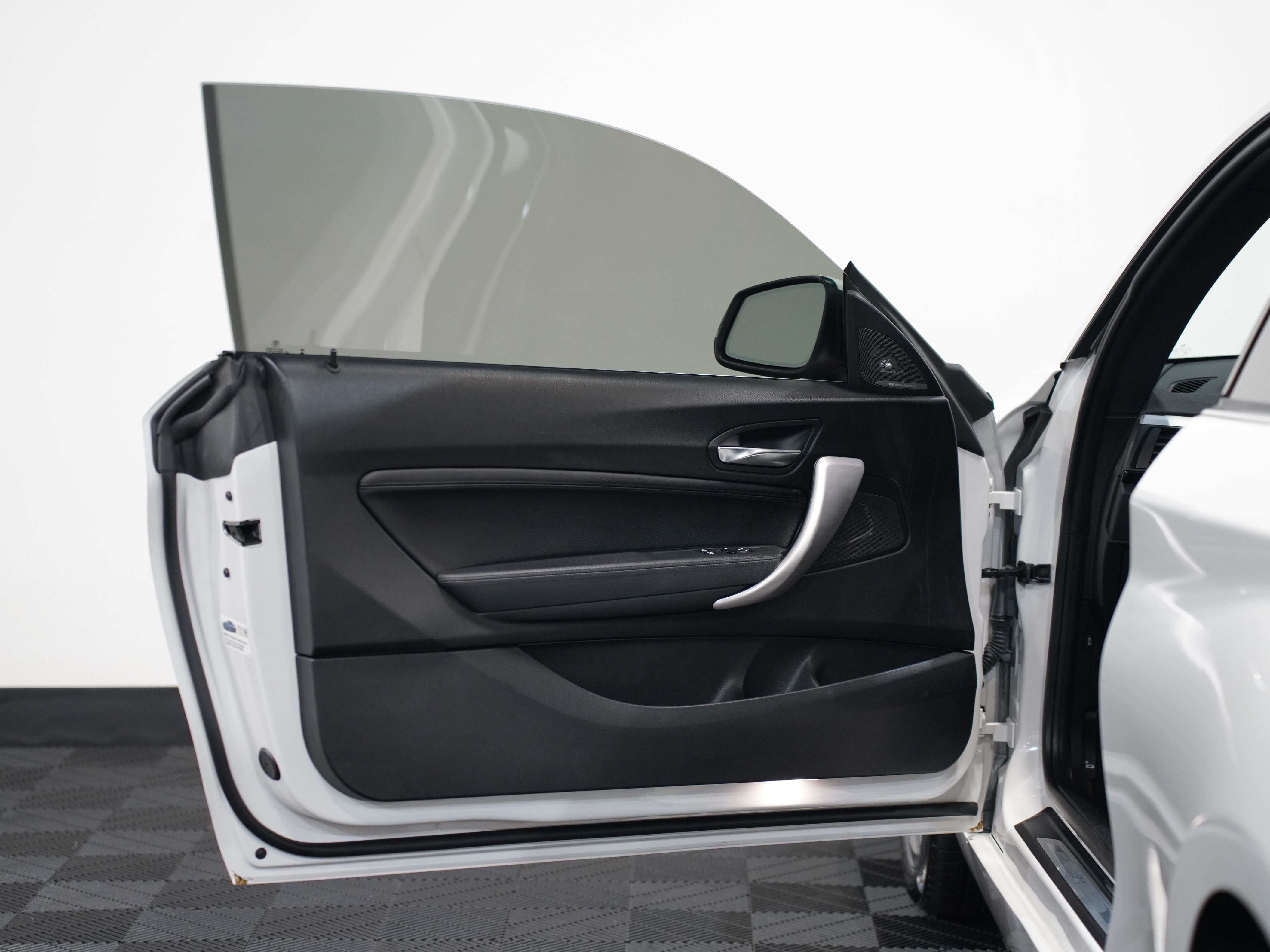 WHITE, 2017 BMW 2 SERIES Image 19