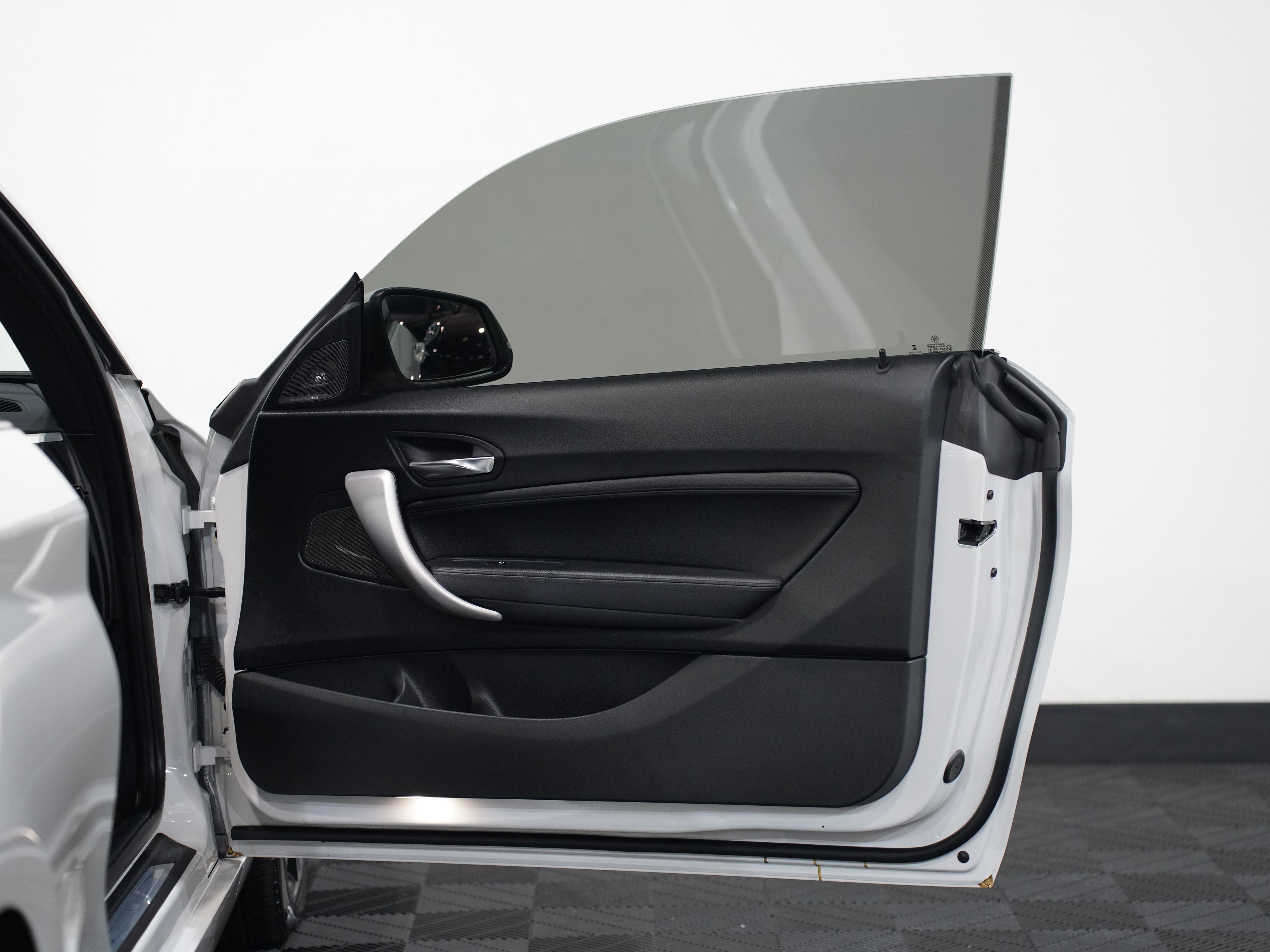 WHITE, 2017 BMW 2 SERIES Image 21