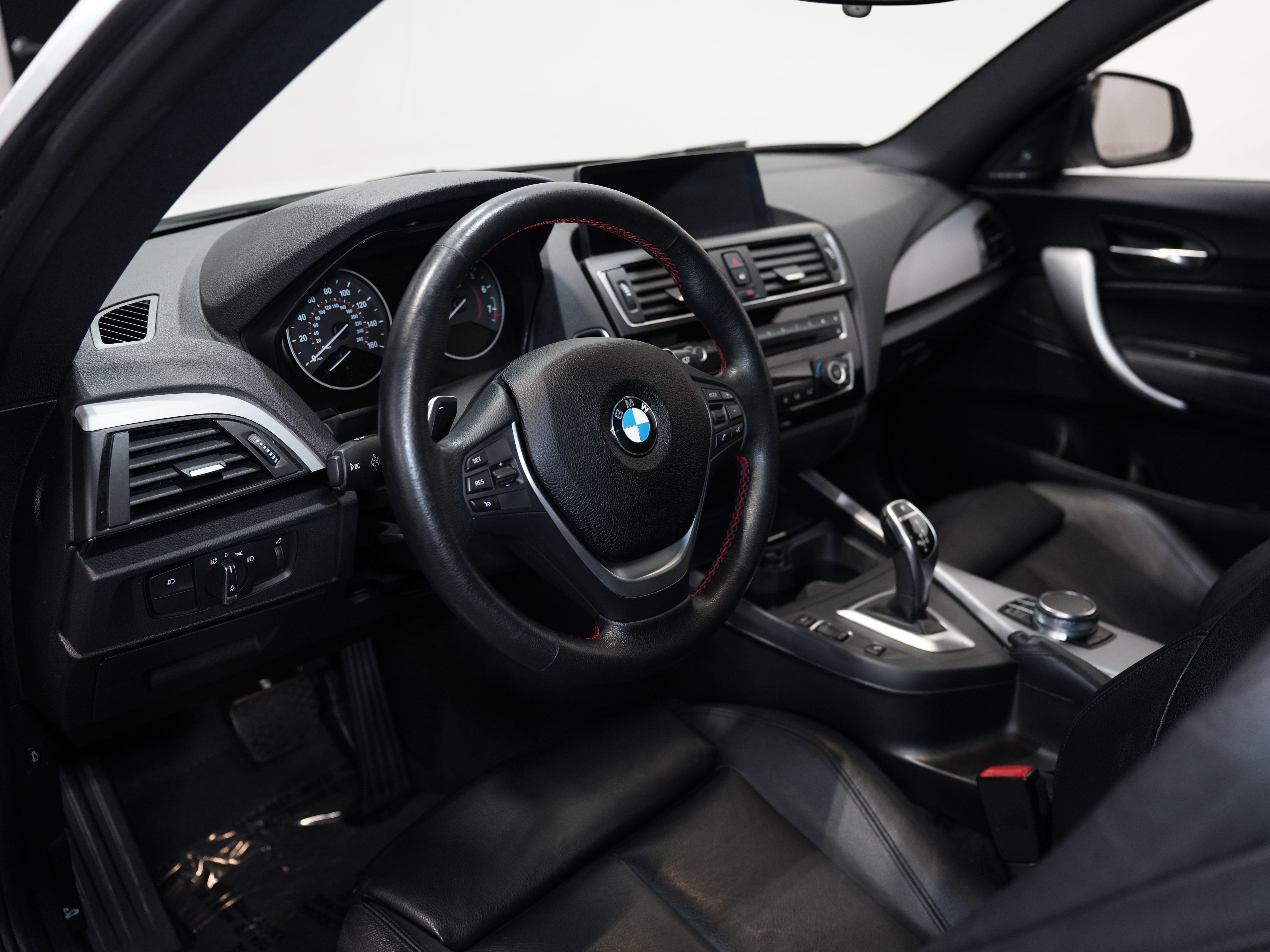 WHITE, 2017 BMW 2 SERIES Image 25