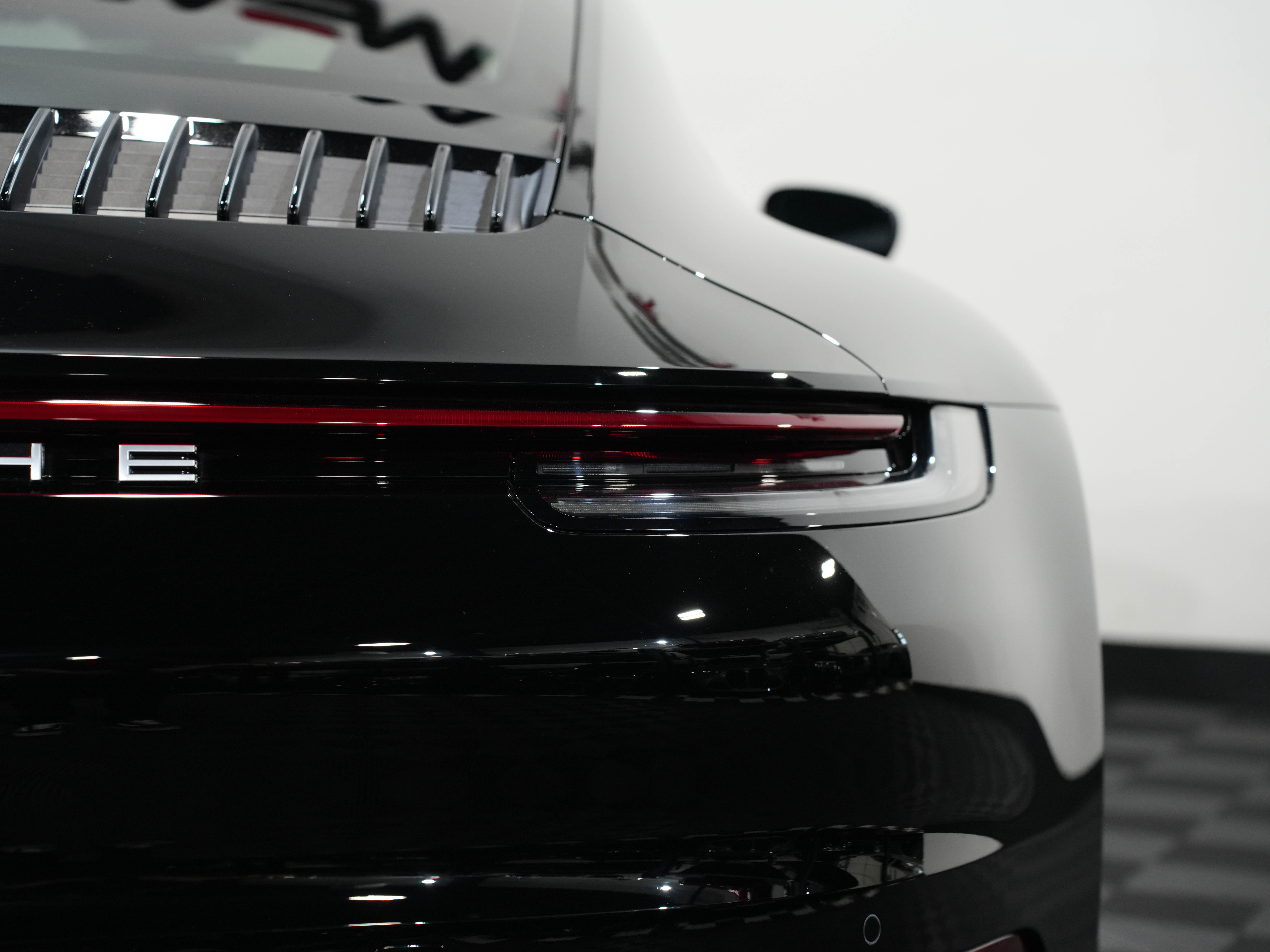 2020 PORSCHE 911 Image 19