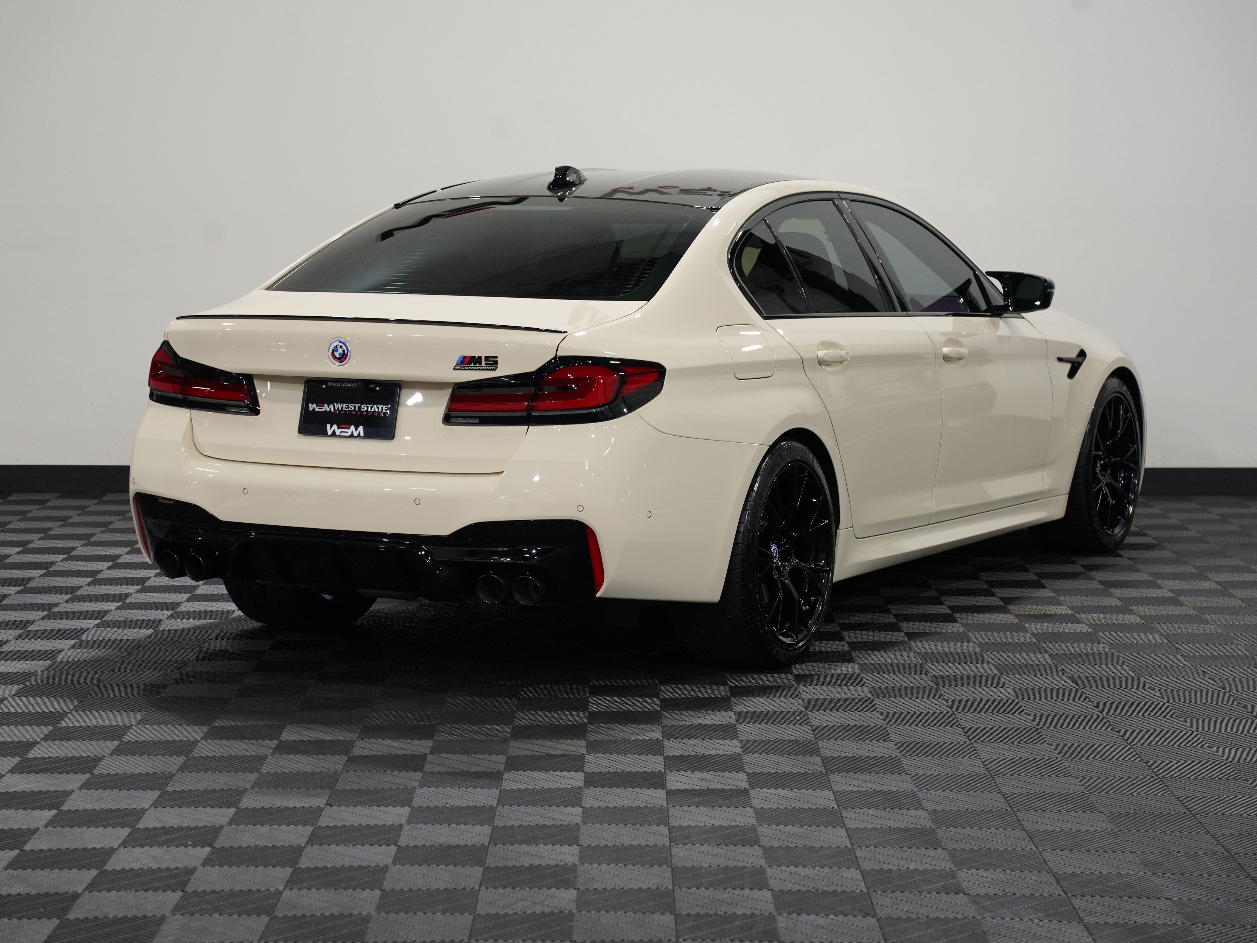 CREAM, 2023 BMW M5 Image 6