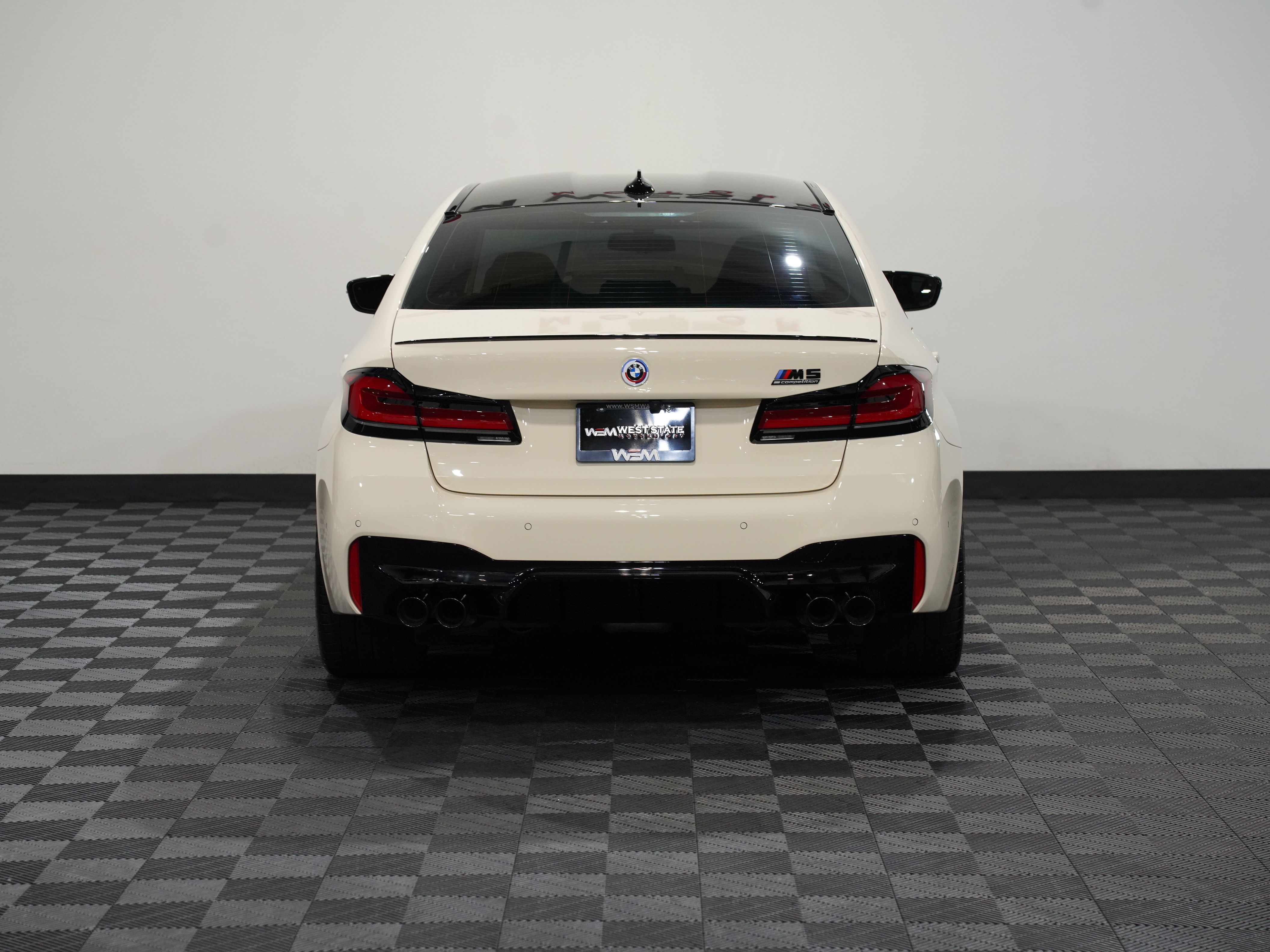 CREAM, 2023 BMW M5 Image 7