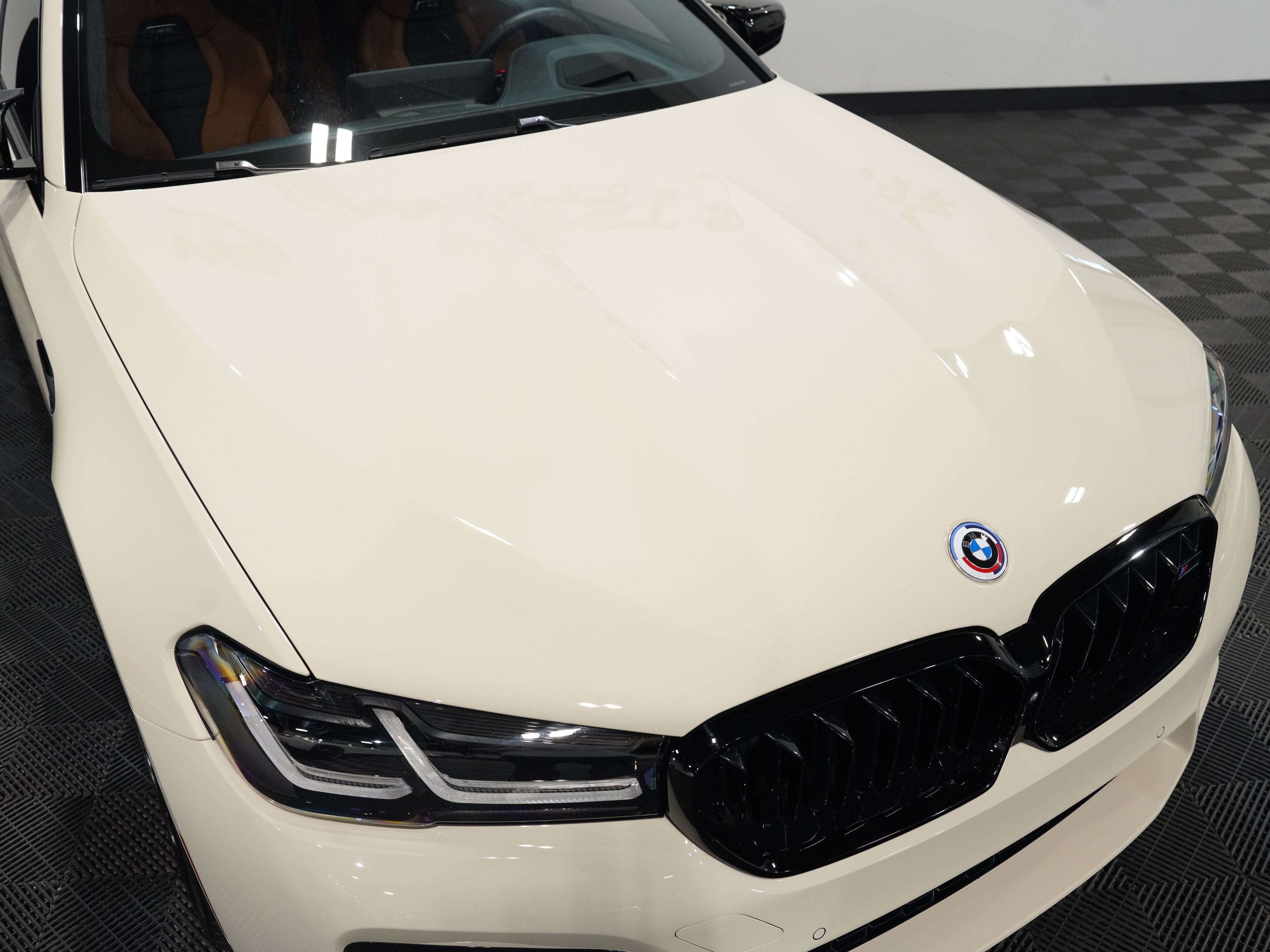 CREAM, 2023 BMW M5 Image 12