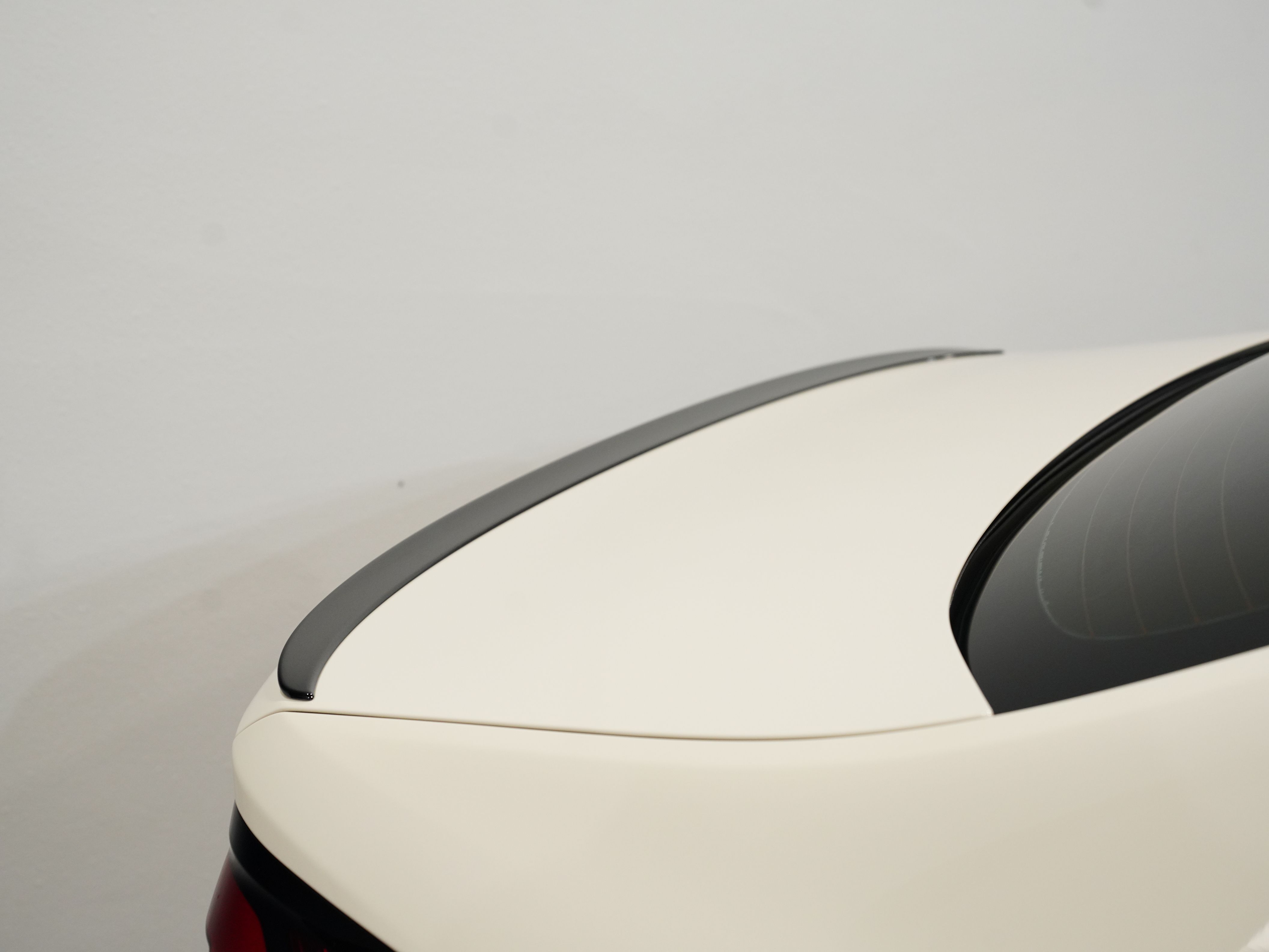 CREAM, 2023 BMW M5 Image 15