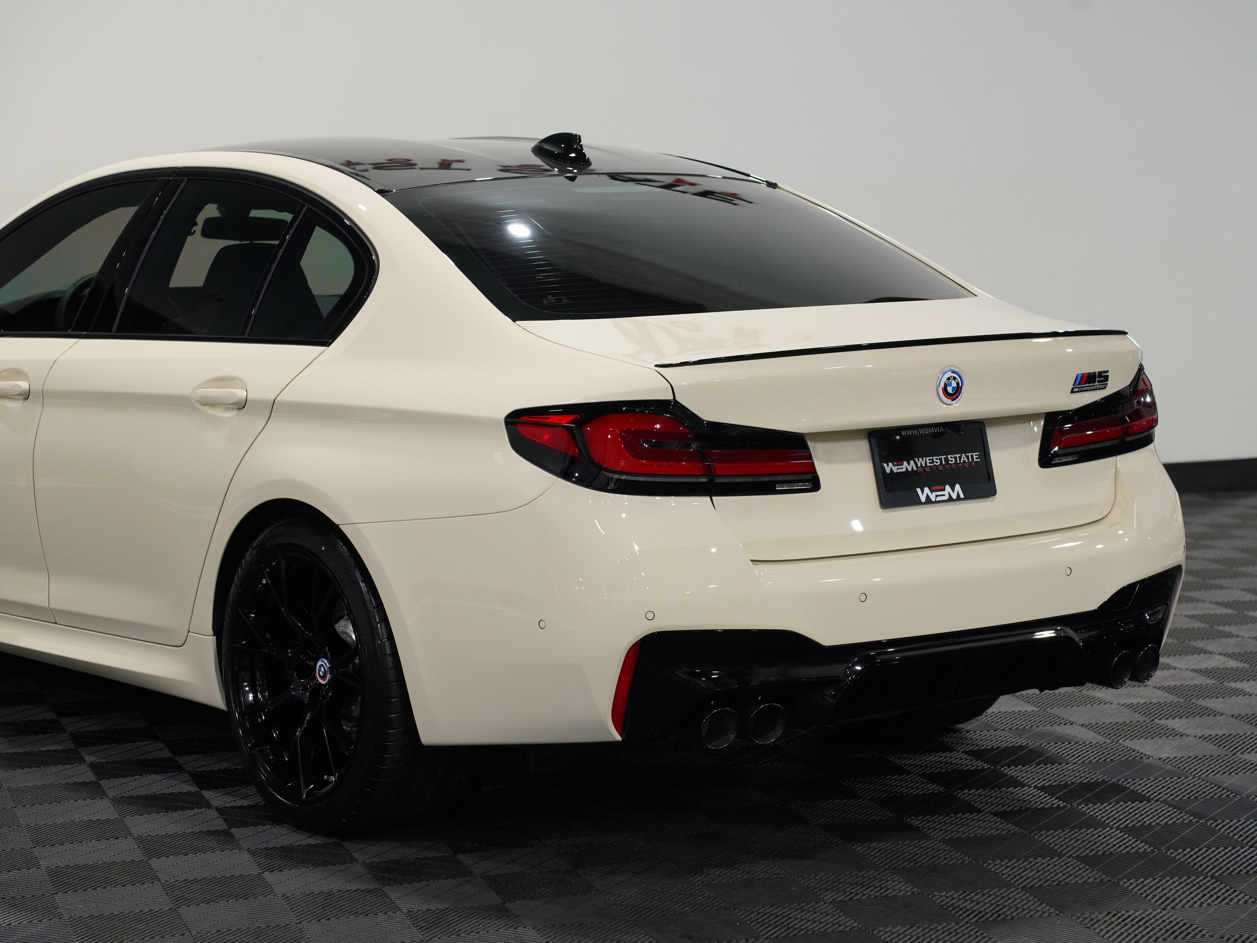 CREAM, 2023 BMW M5 Image 16