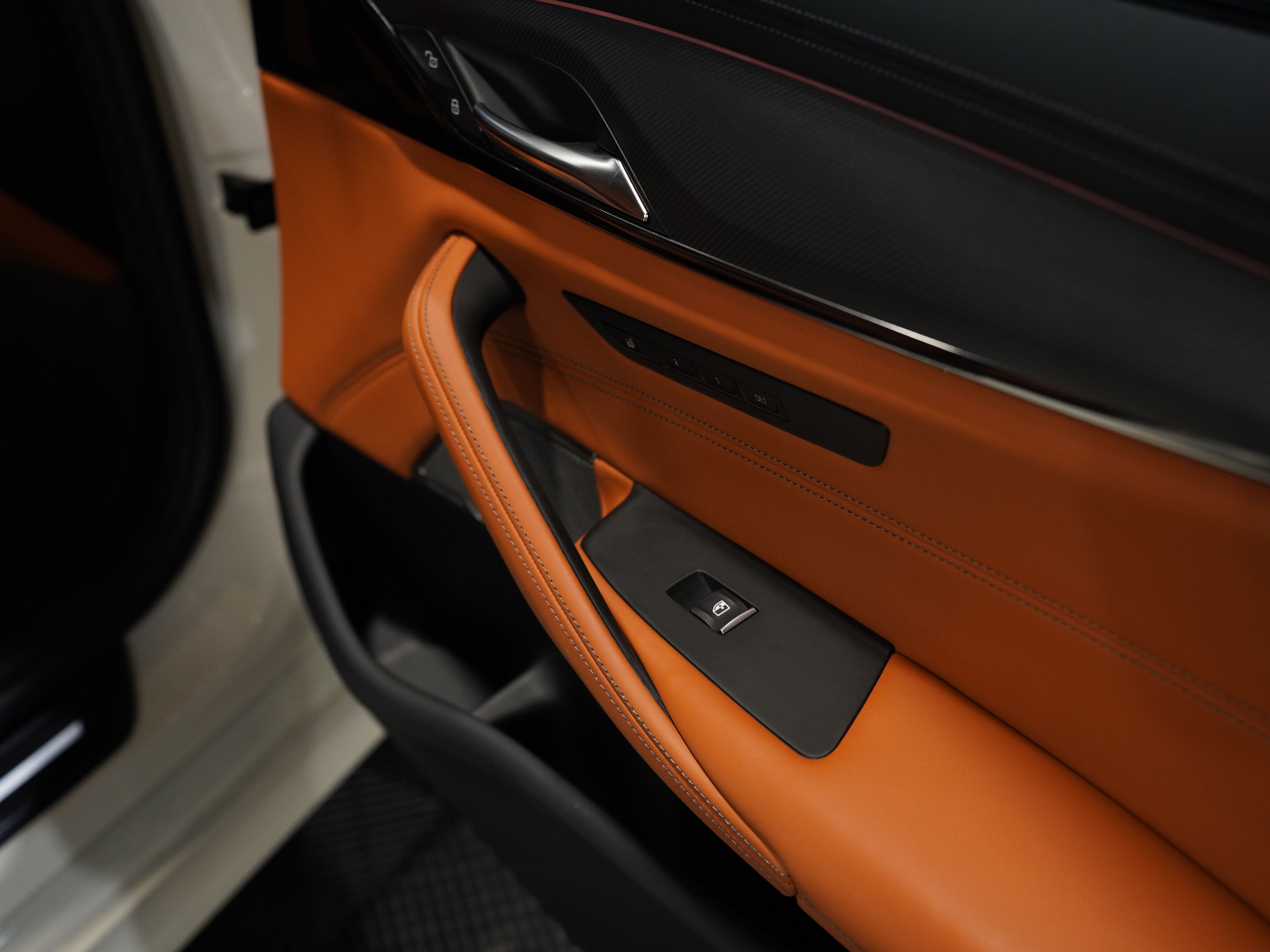 CREAM, 2023 BMW M5 Image 26
