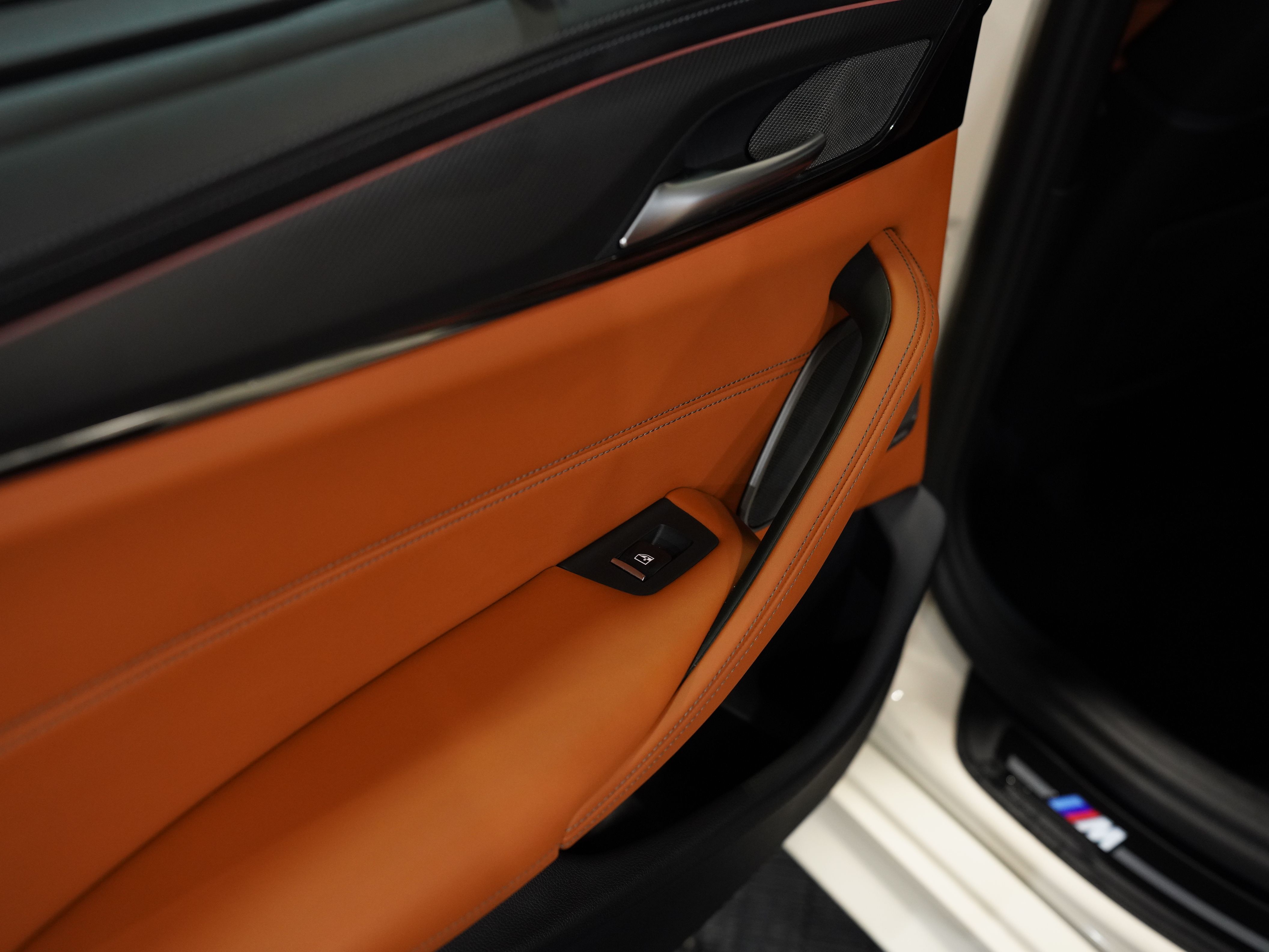 CREAM, 2023 BMW M5 Image 28