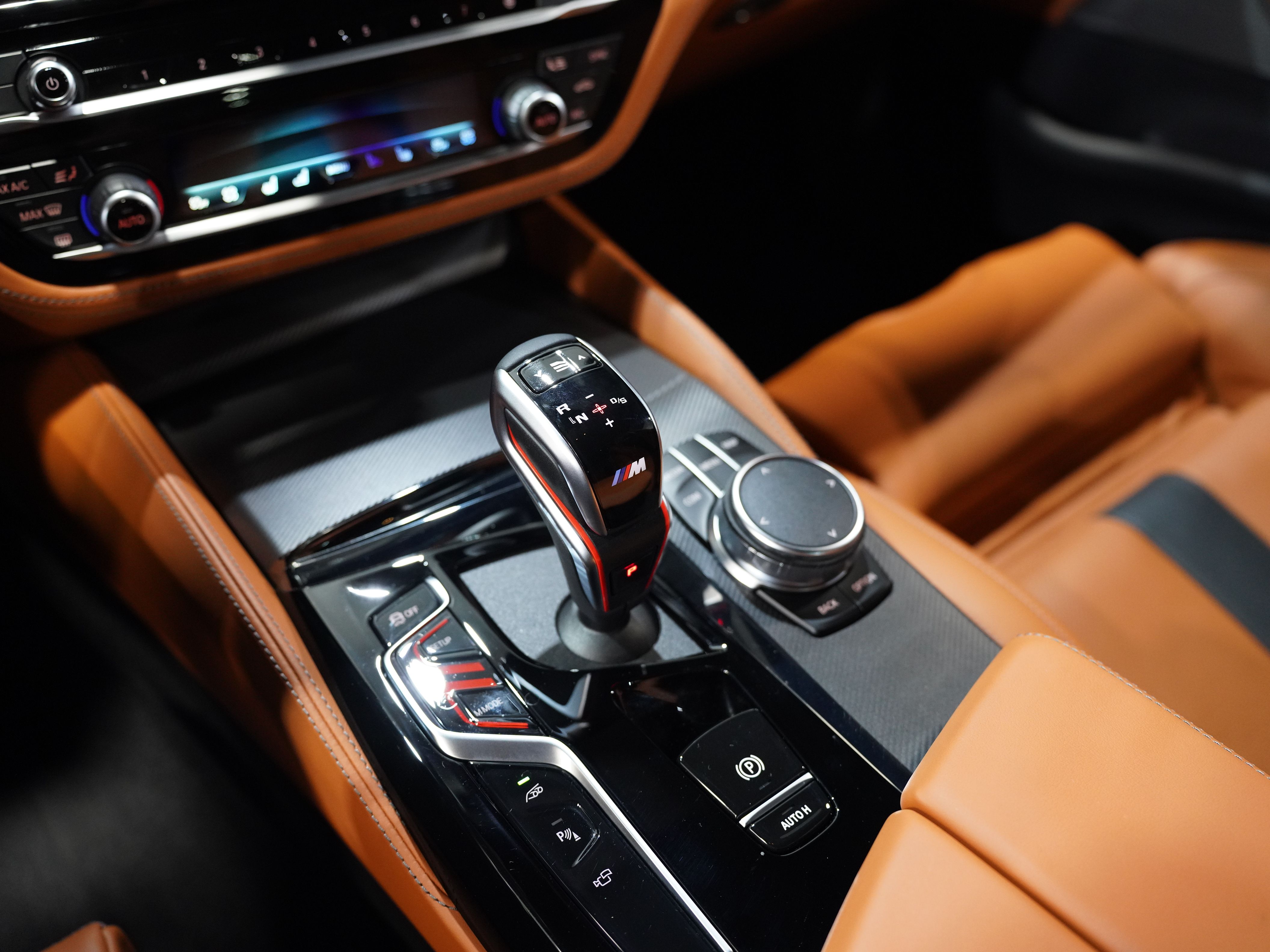 CREAM, 2023 BMW M5 Image 50