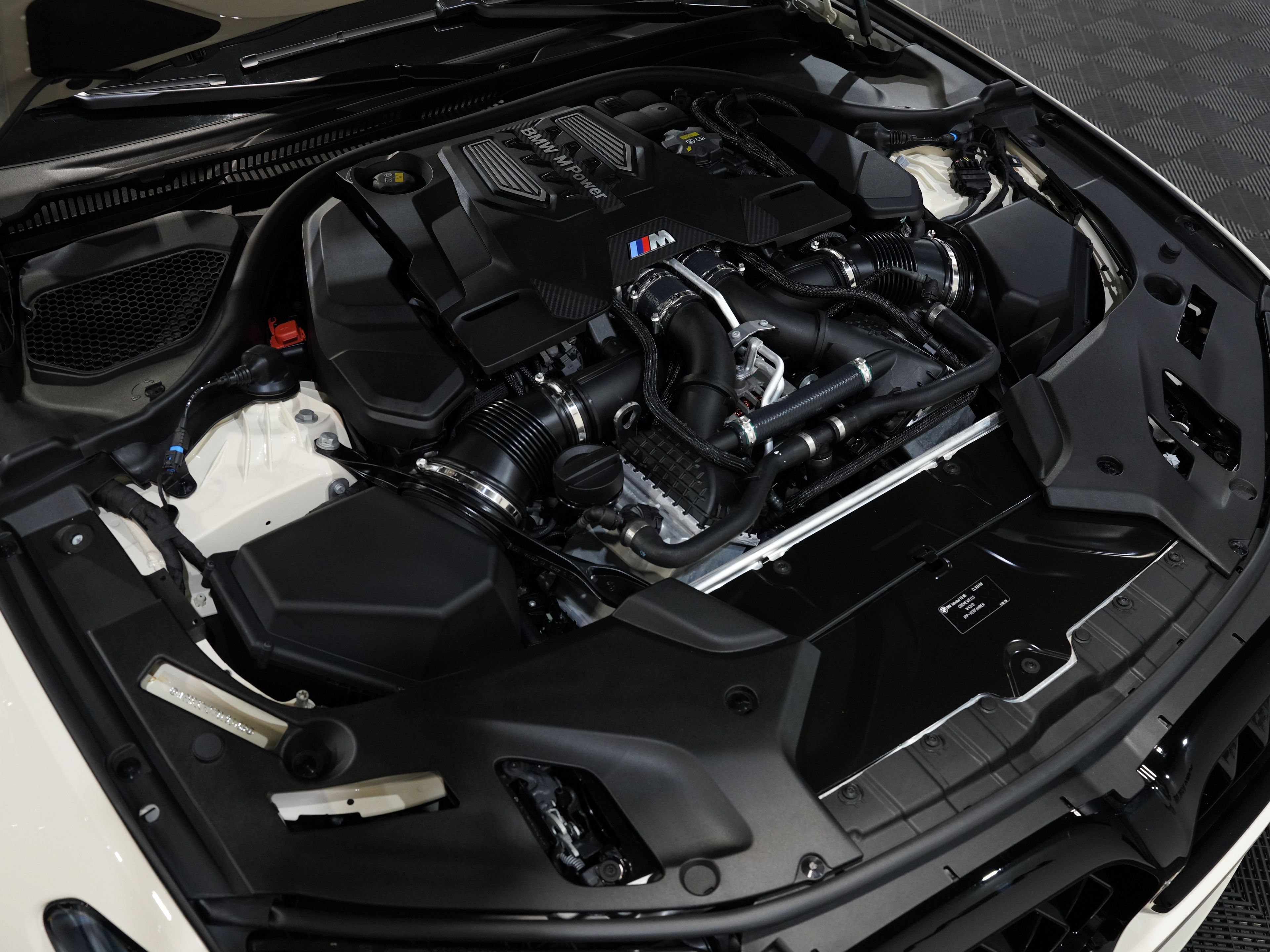 CREAM, 2023 BMW M5 Image 52
