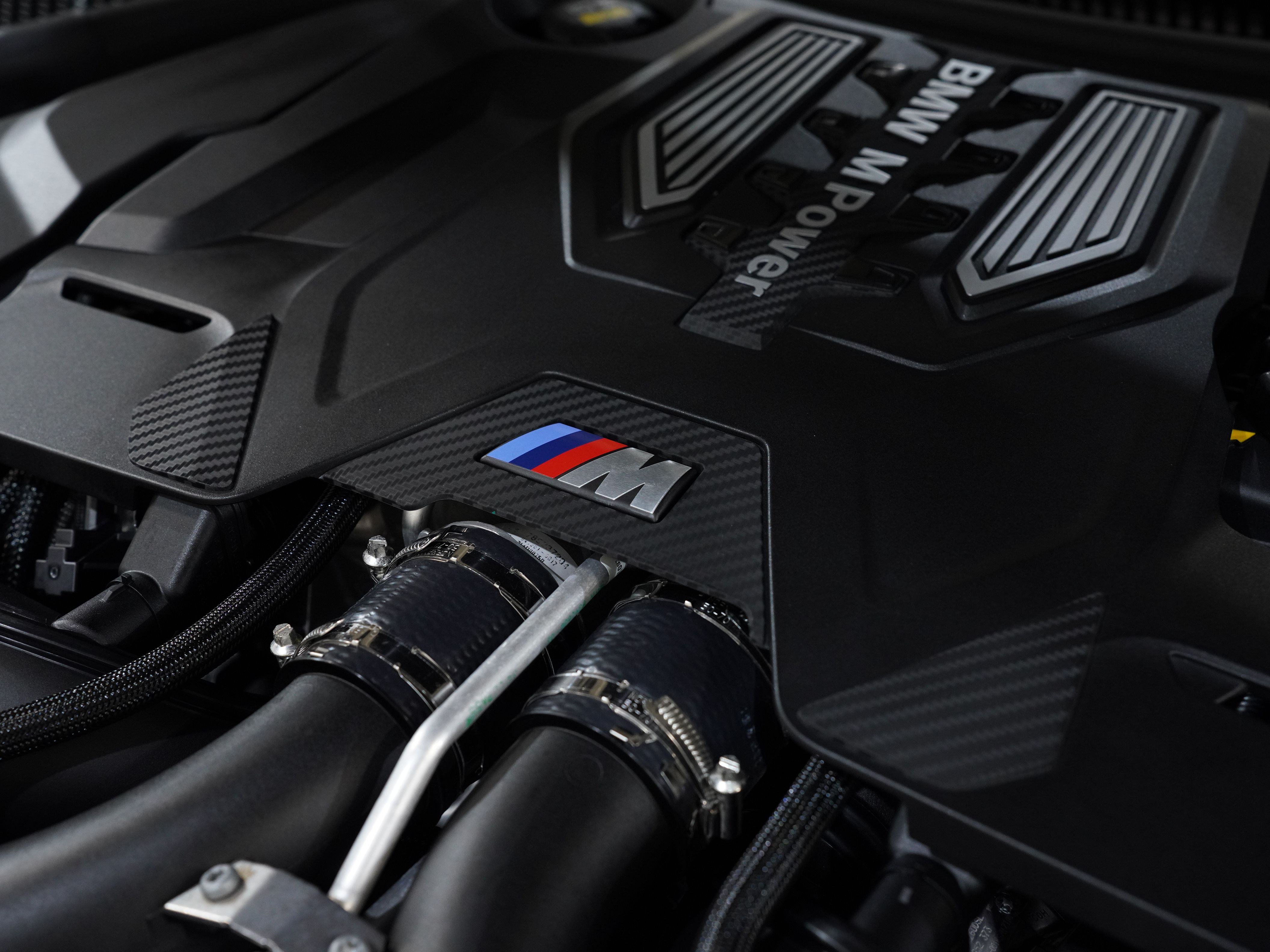 CREAM, 2023 BMW M5 Image 55