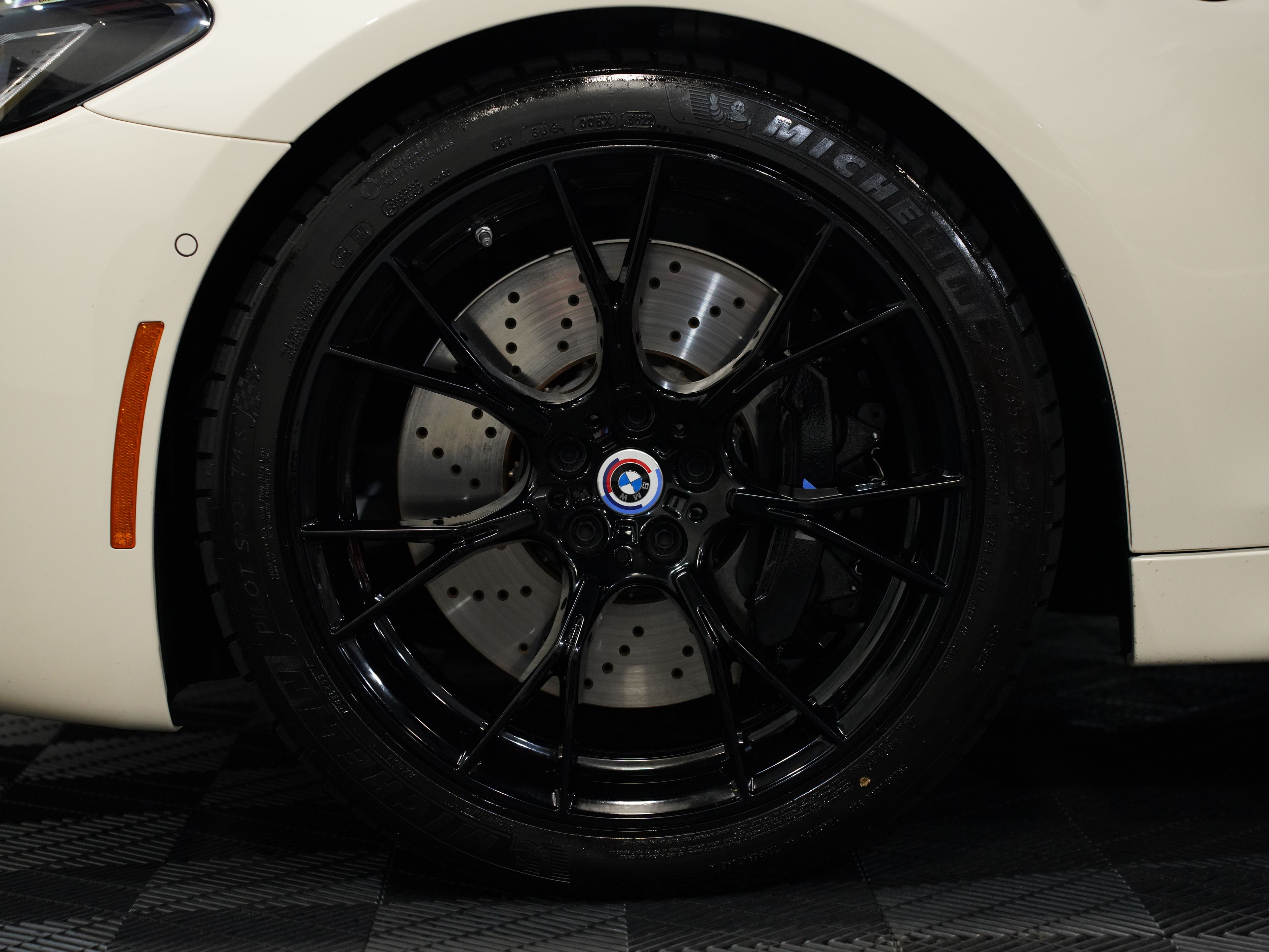 CREAM, 2023 BMW M5 Image 59