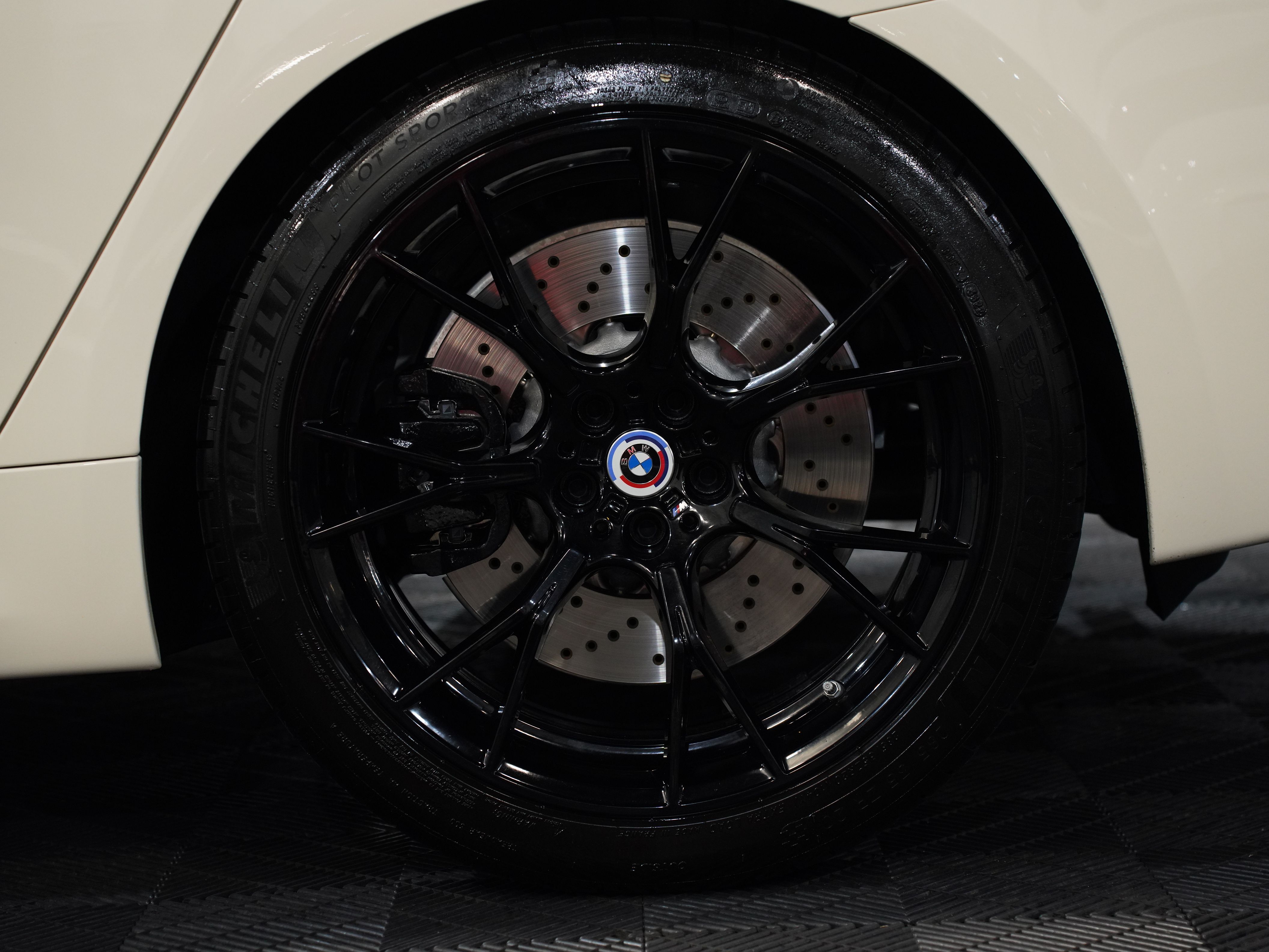 CREAM, 2023 BMW M5 Image 60