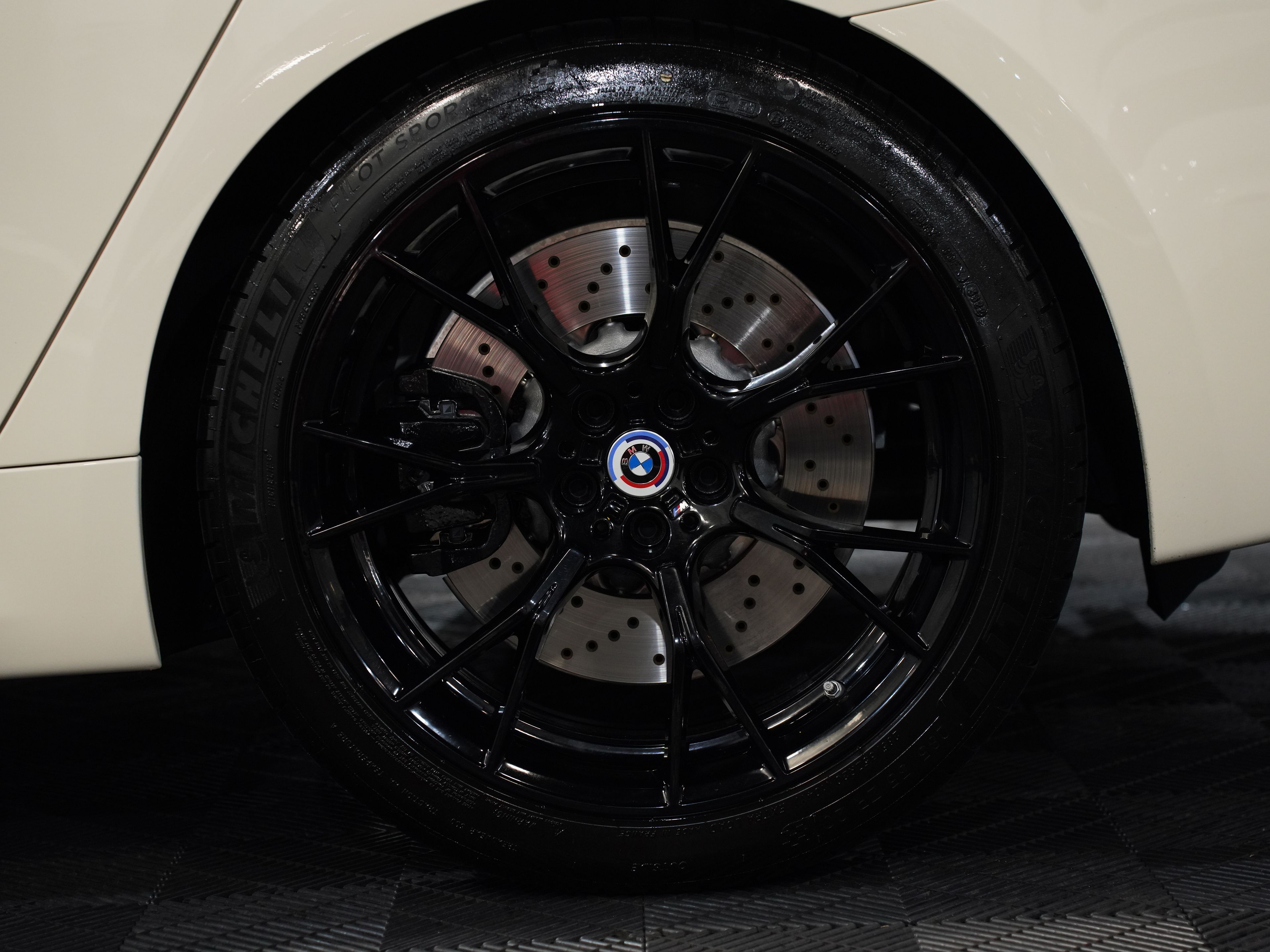 CREAM, 2023 BMW M5 Image 60