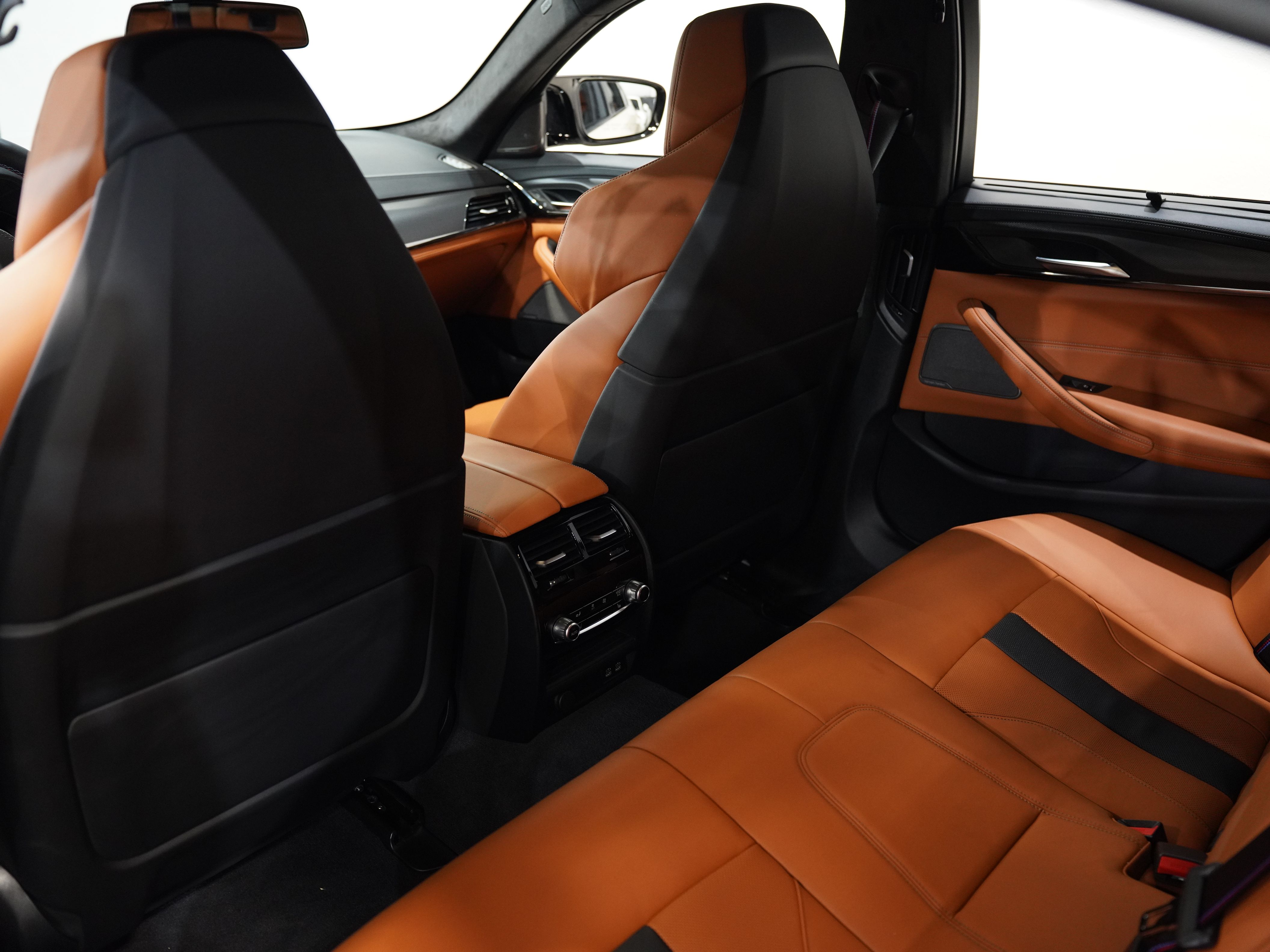 CREAM, 2023 BMW M5 Image 40