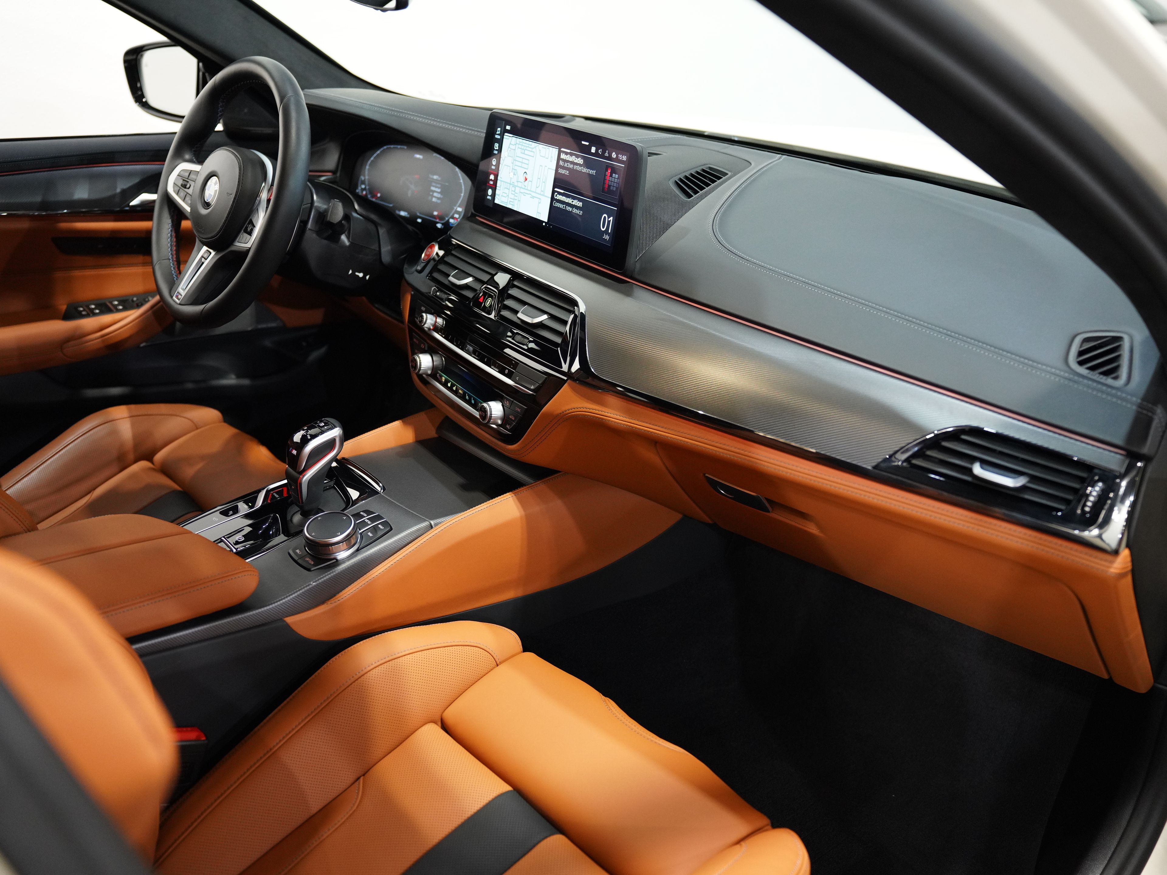 CREAM, 2023 BMW M5 Image 38