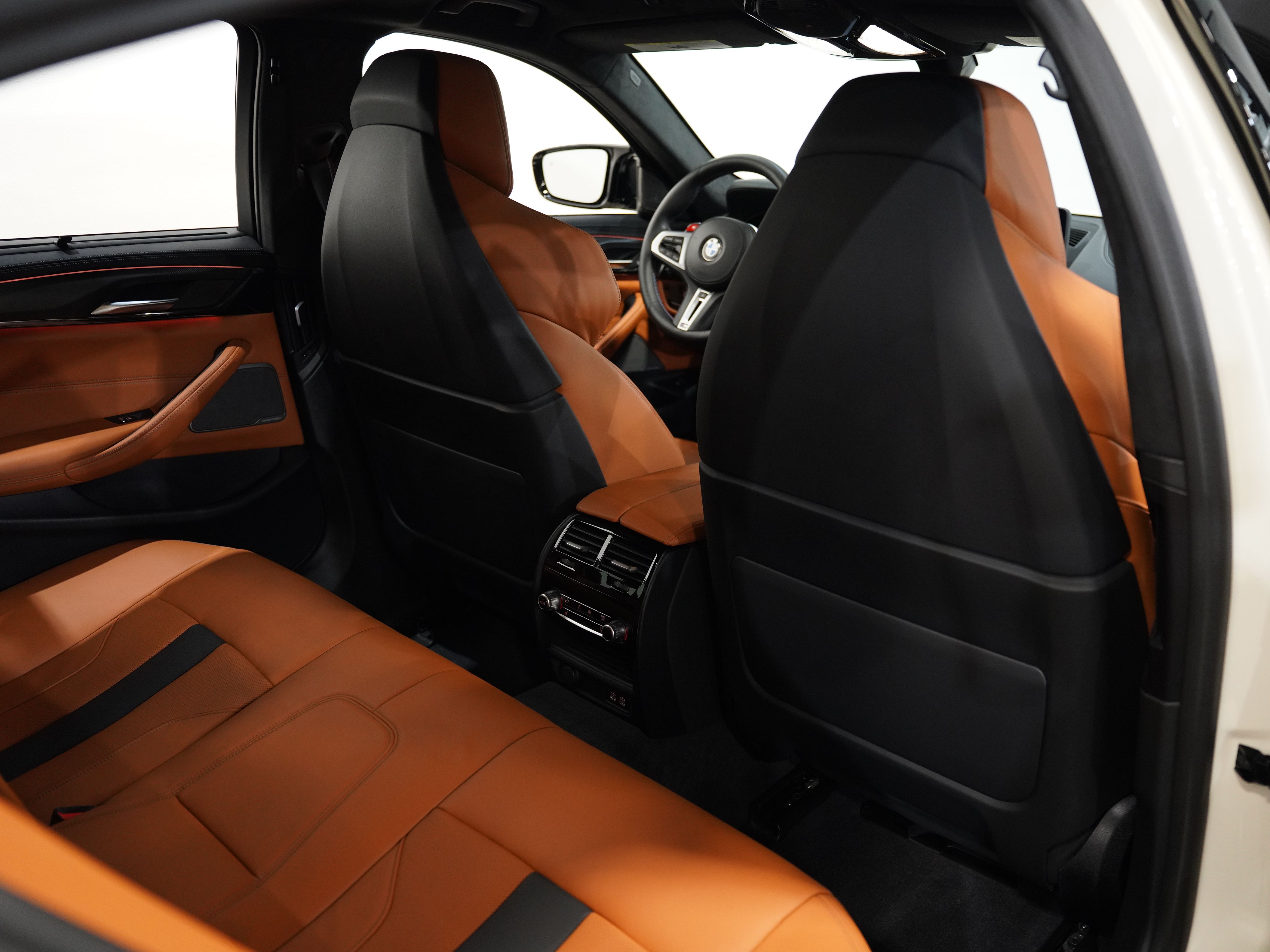 CREAM, 2023 BMW M5 Image 42