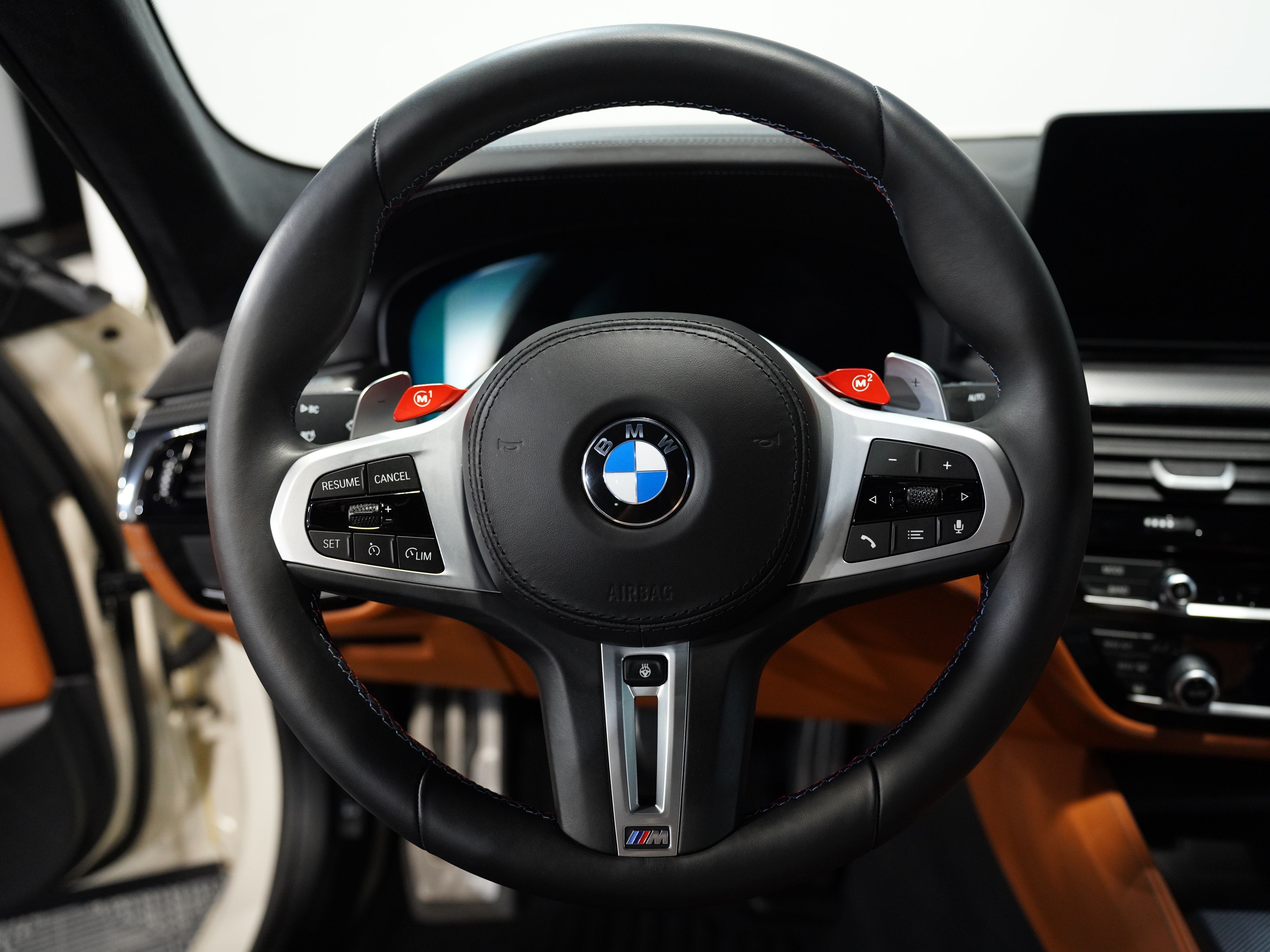 CREAM, 2023 BMW M5 Image 43