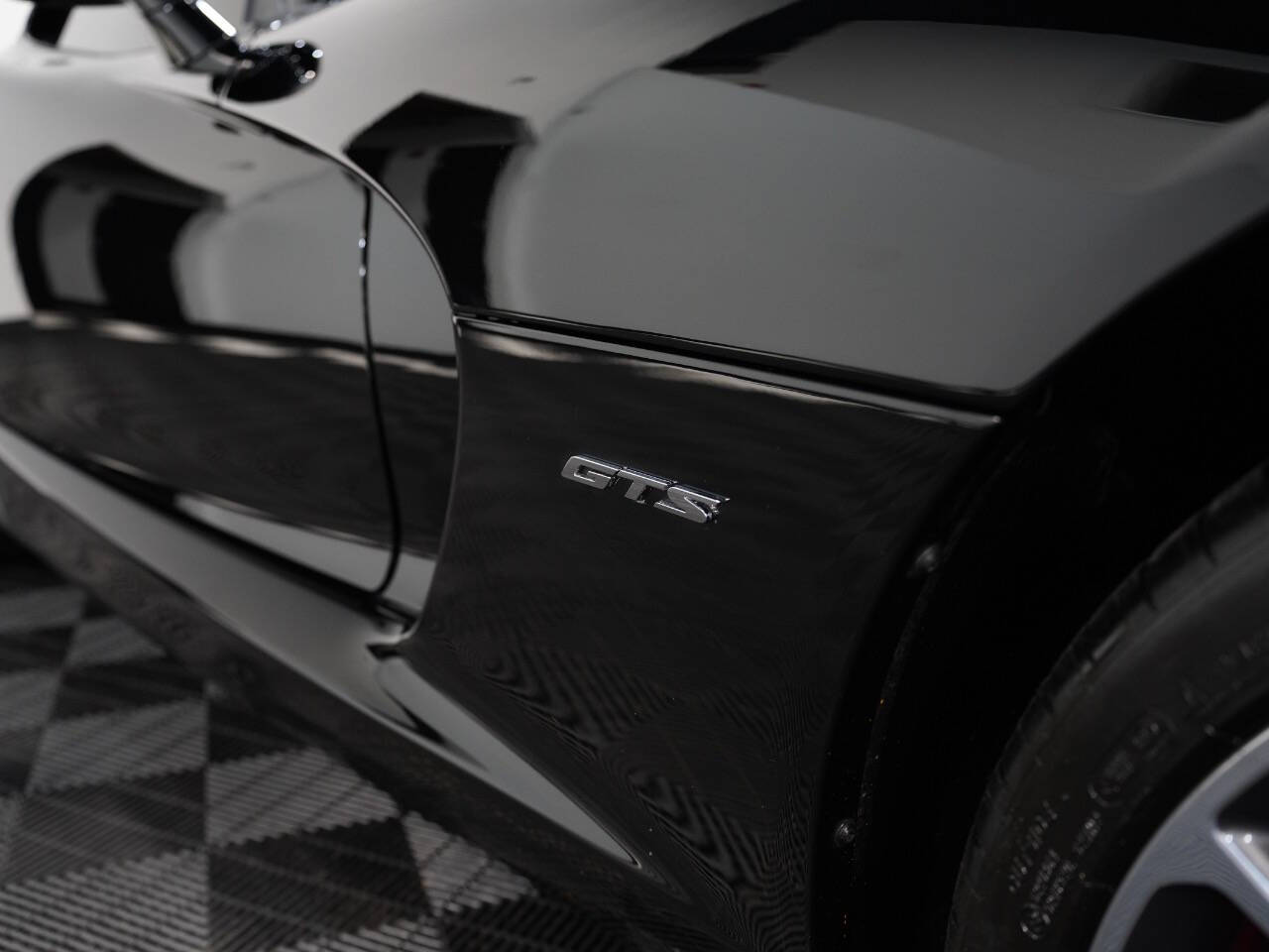 BLACK, 2013 SRT VIPER Image 13