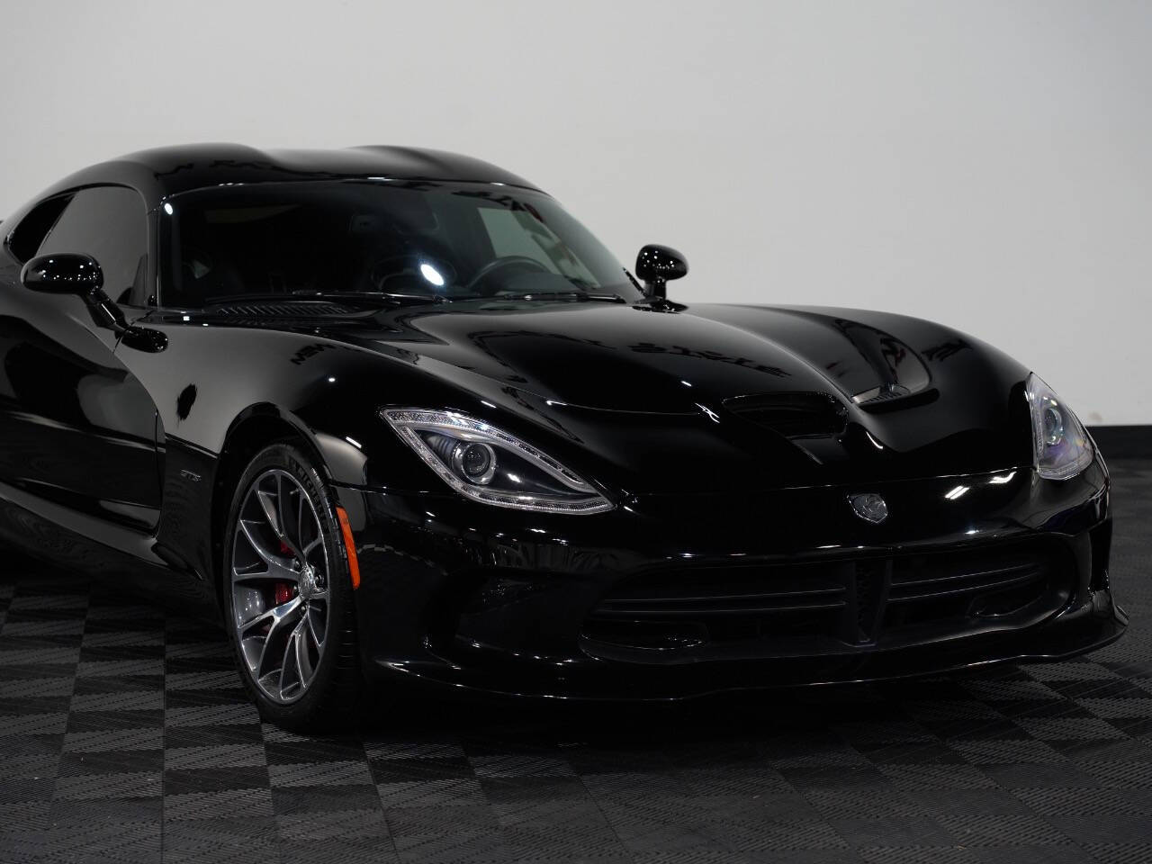 BLACK, 2013 SRT VIPER Image 9
