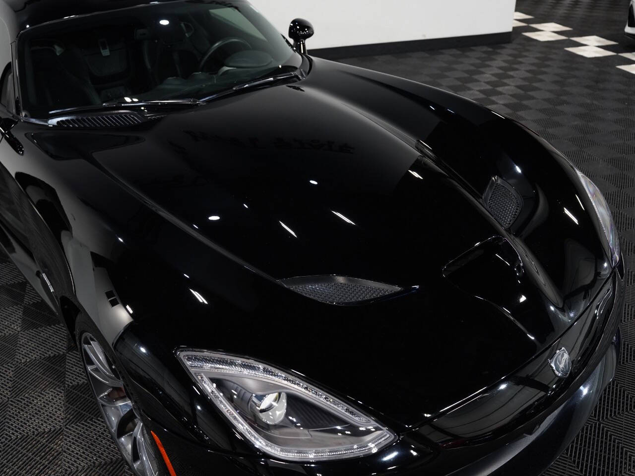 BLACK, 2013 SRT VIPER Image 12