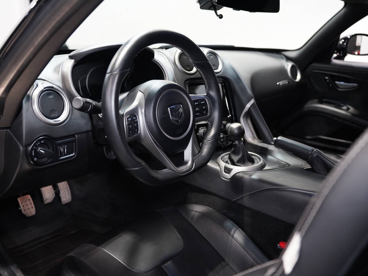 BLACK, 2013 SRT VIPER Image 31