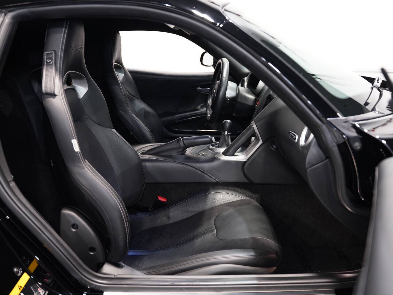 BLACK, 2013 SRT VIPER Image 33
