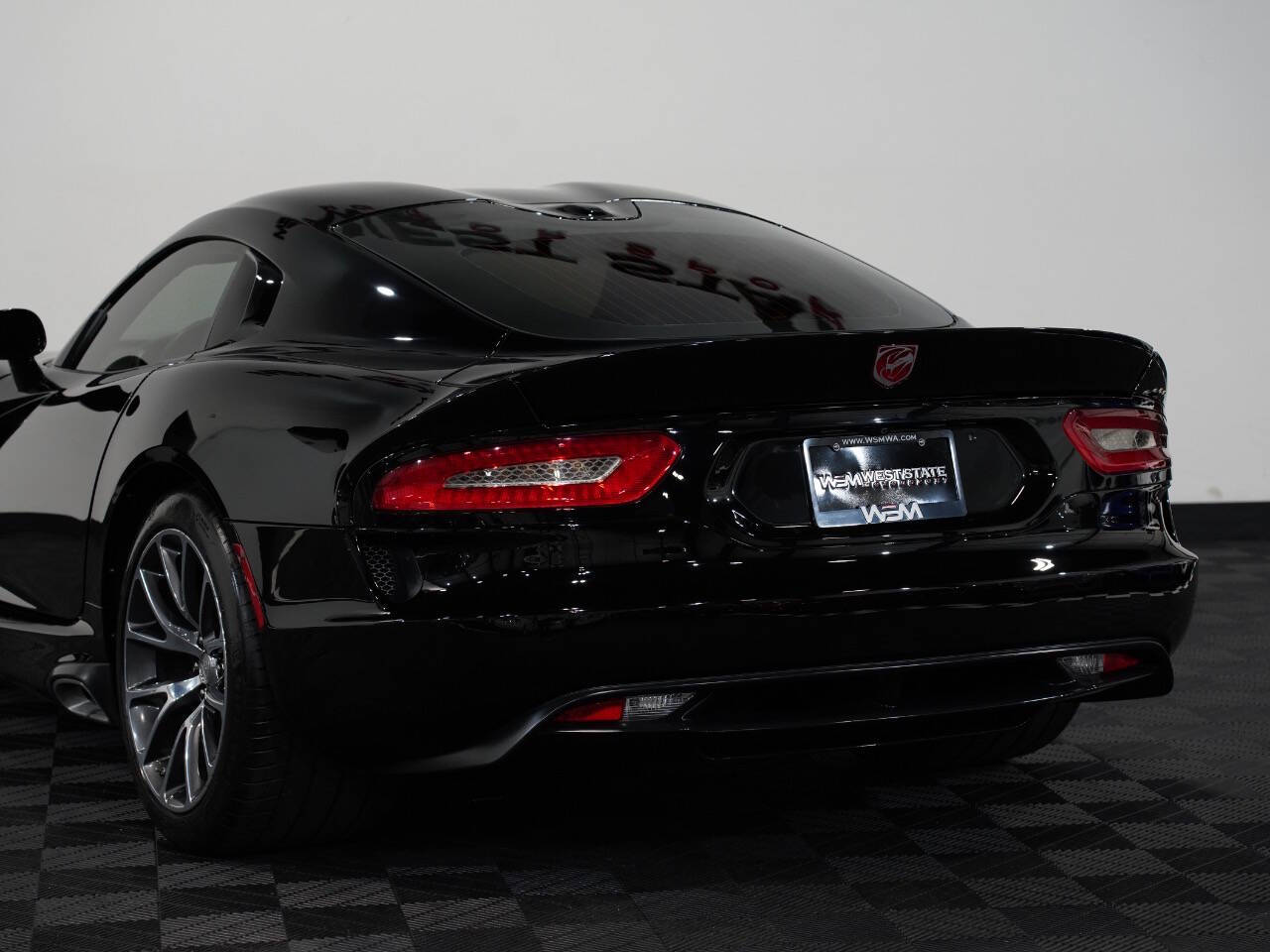 BLACK, 2013 SRT VIPER Image 18