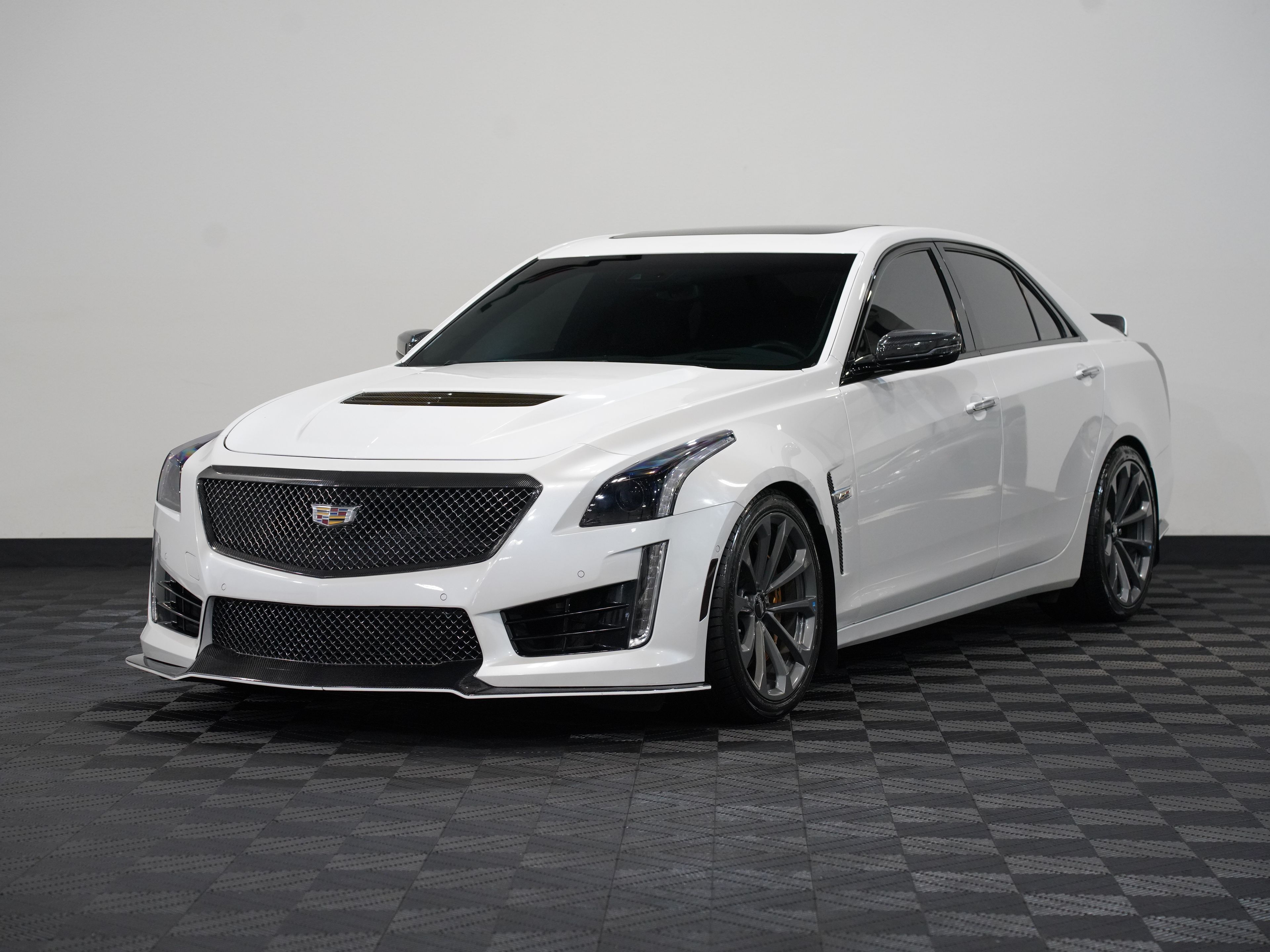 WHITE, 2017 CADILLAC CTS-V Image 3