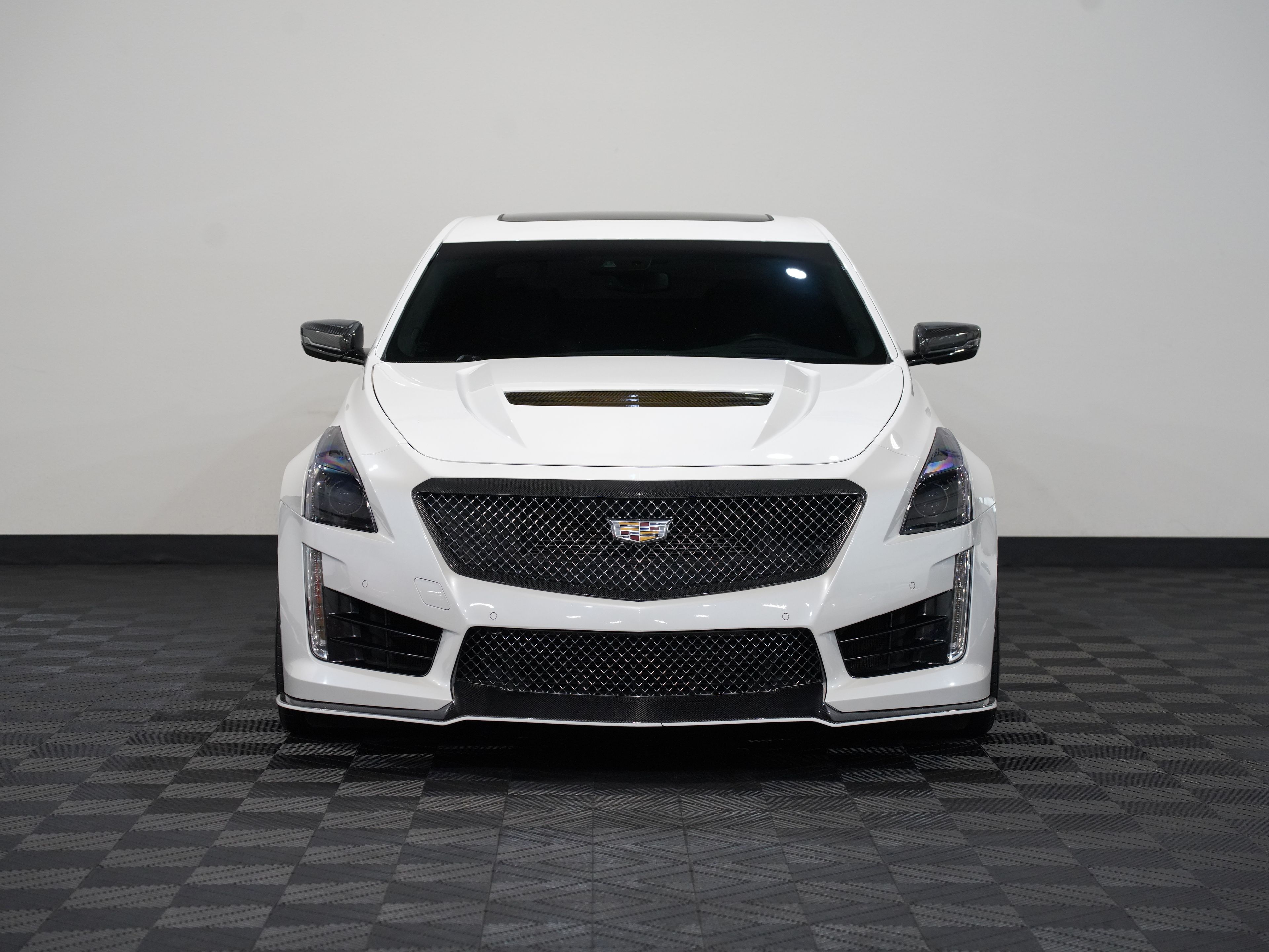 WHITE, 2017 CADILLAC CTS-V Image 4