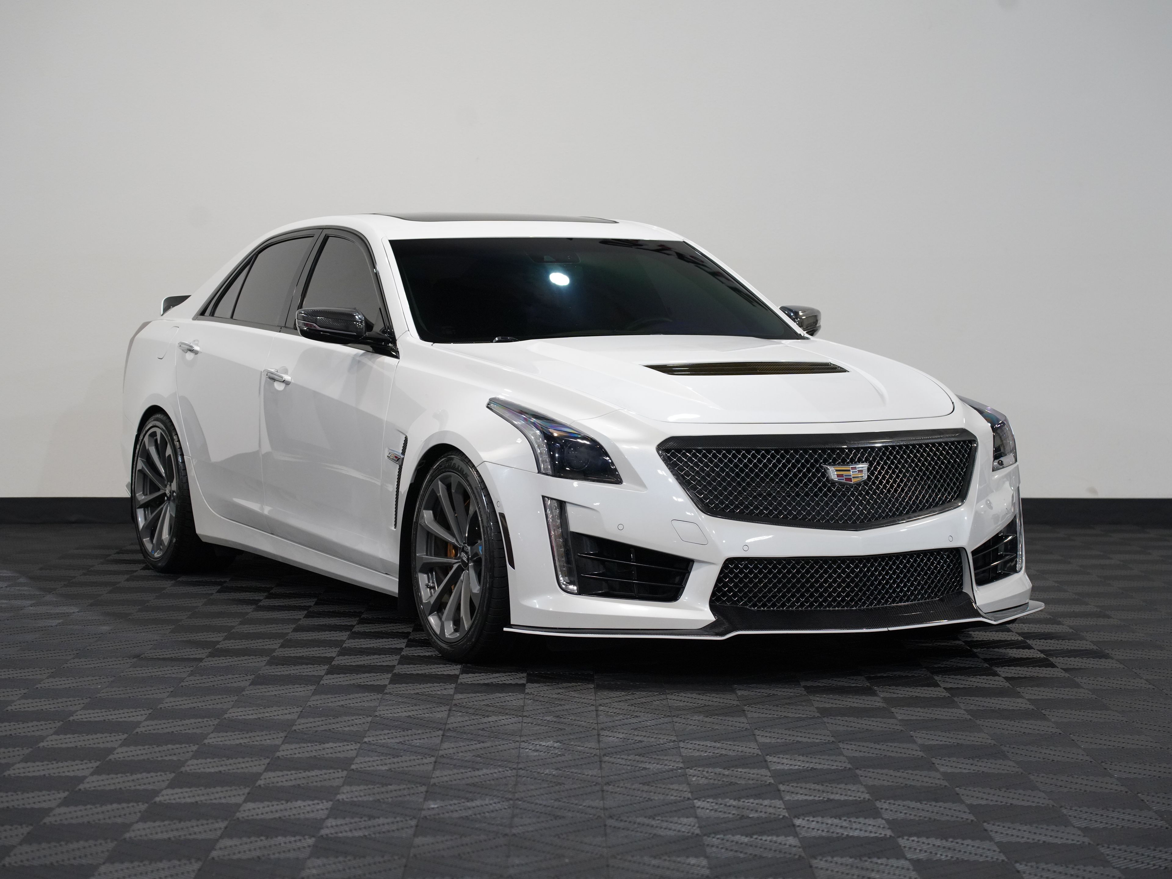 WHITE, 2017 CADILLAC CTS-V Image 5