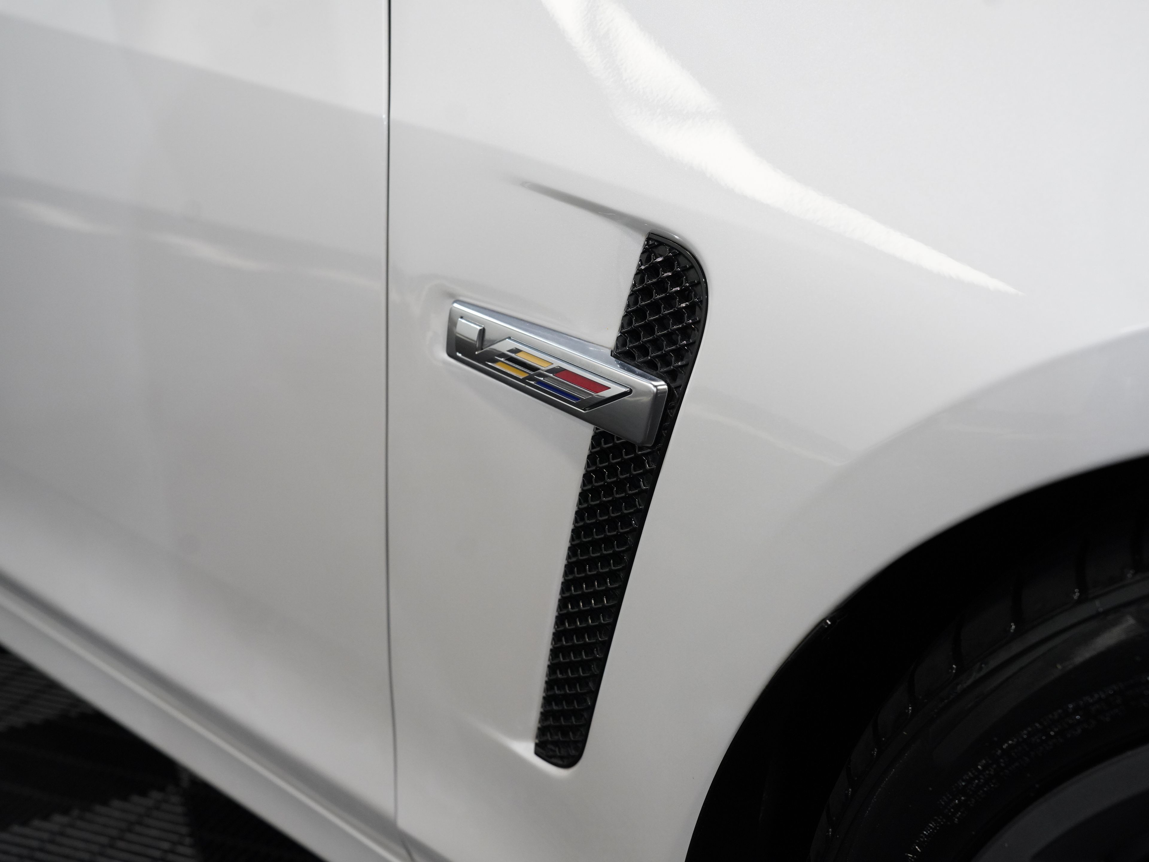 WHITE, 2017 CADILLAC CTS-V Image 12