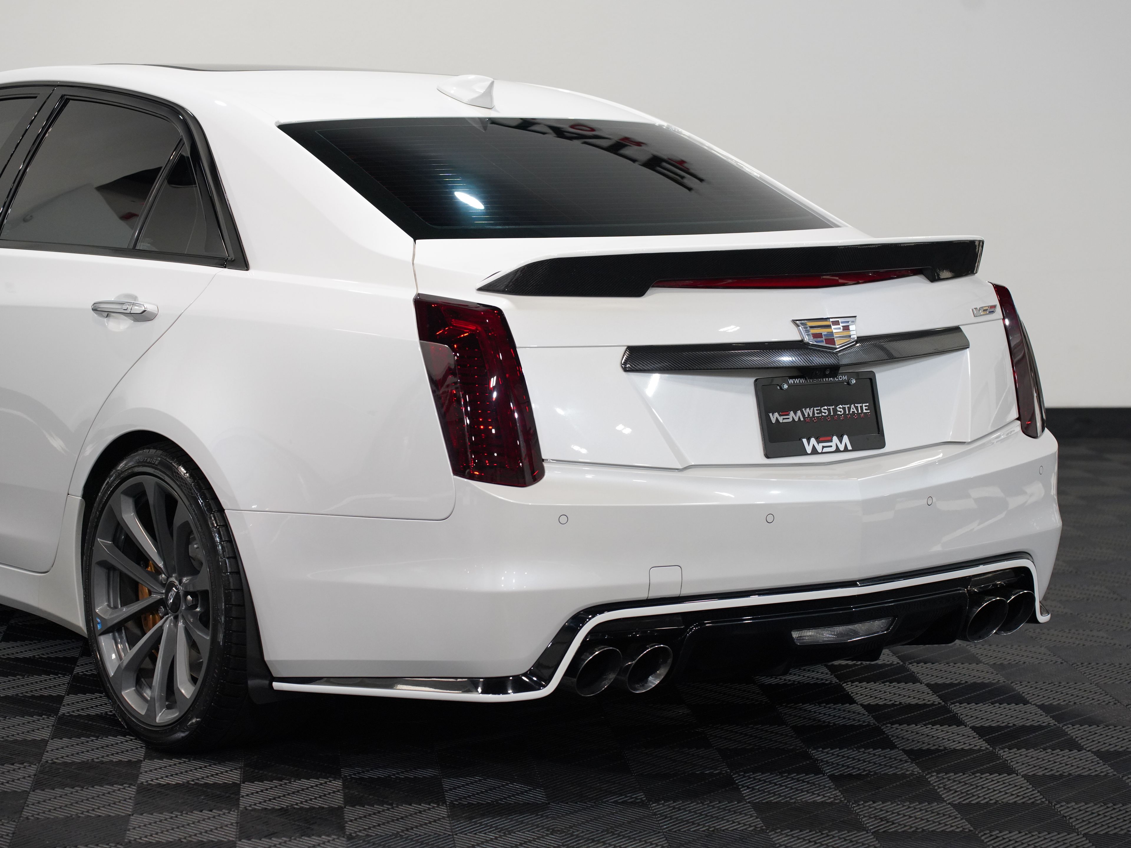 WHITE, 2017 CADILLAC CTS-V Image 17
