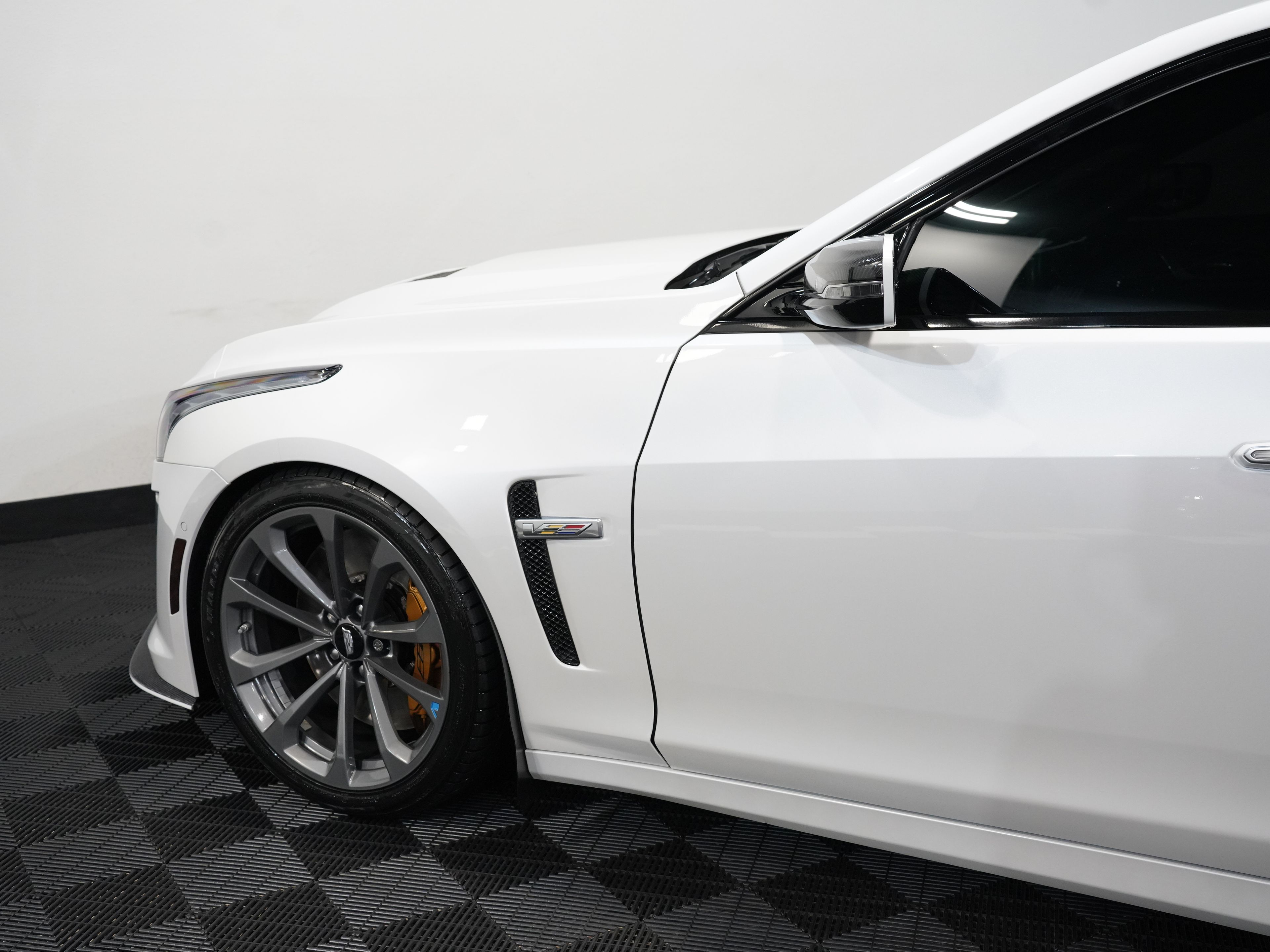 WHITE, 2017 CADILLAC CTS-V Image 21