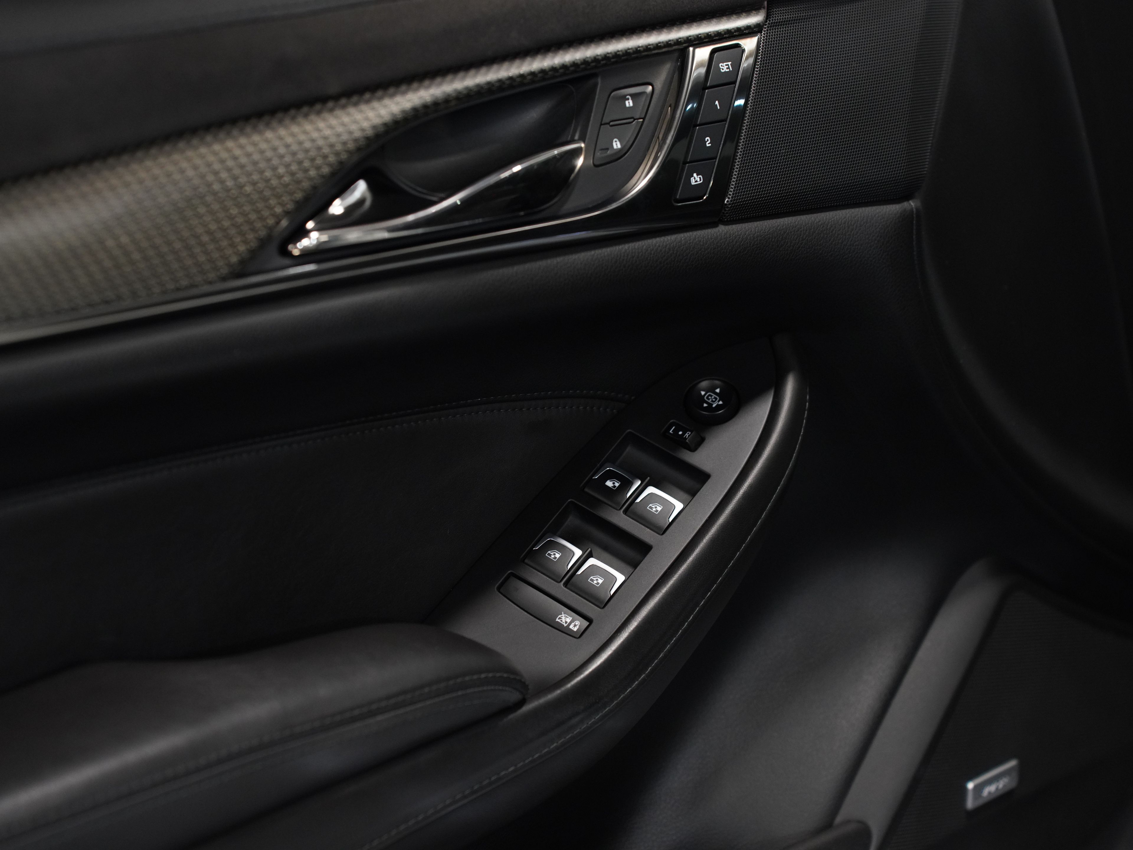 WHITE, 2017 CADILLAC CTS-V Image 24