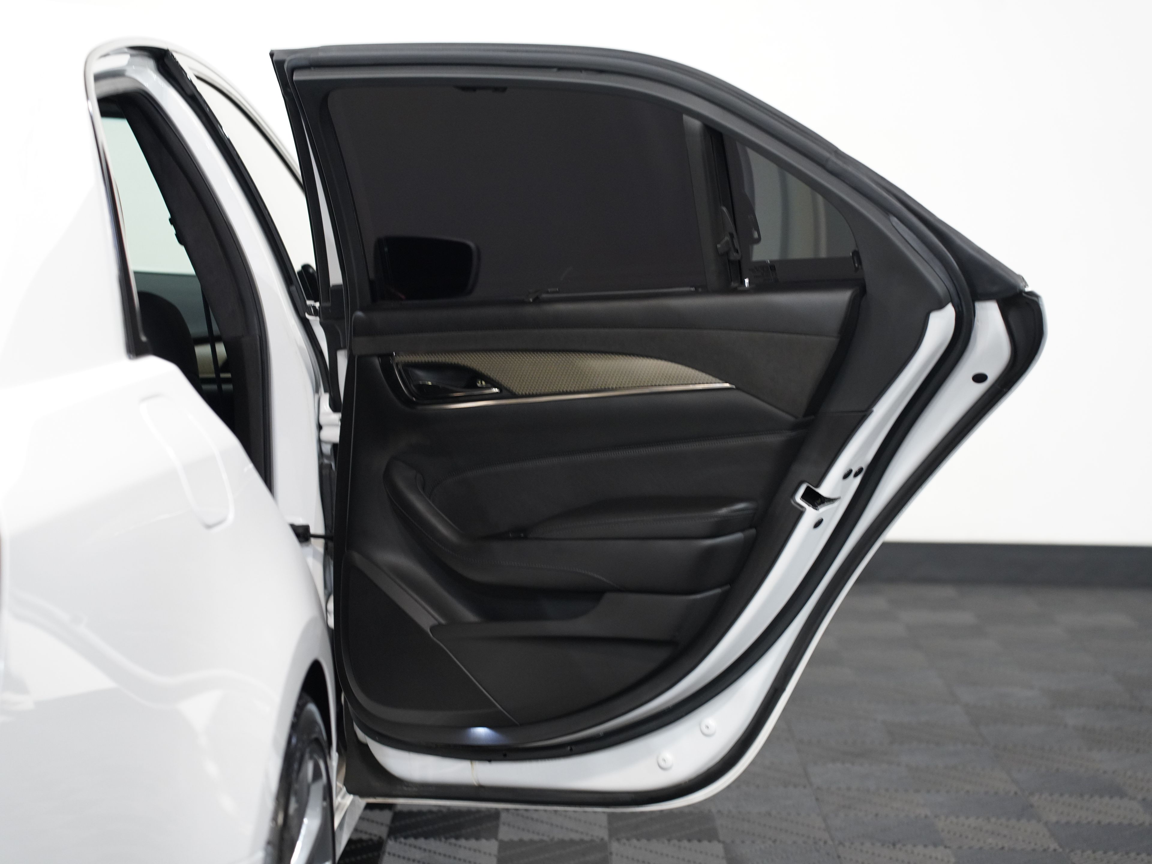 WHITE, 2017 CADILLAC CTS-V Image 27