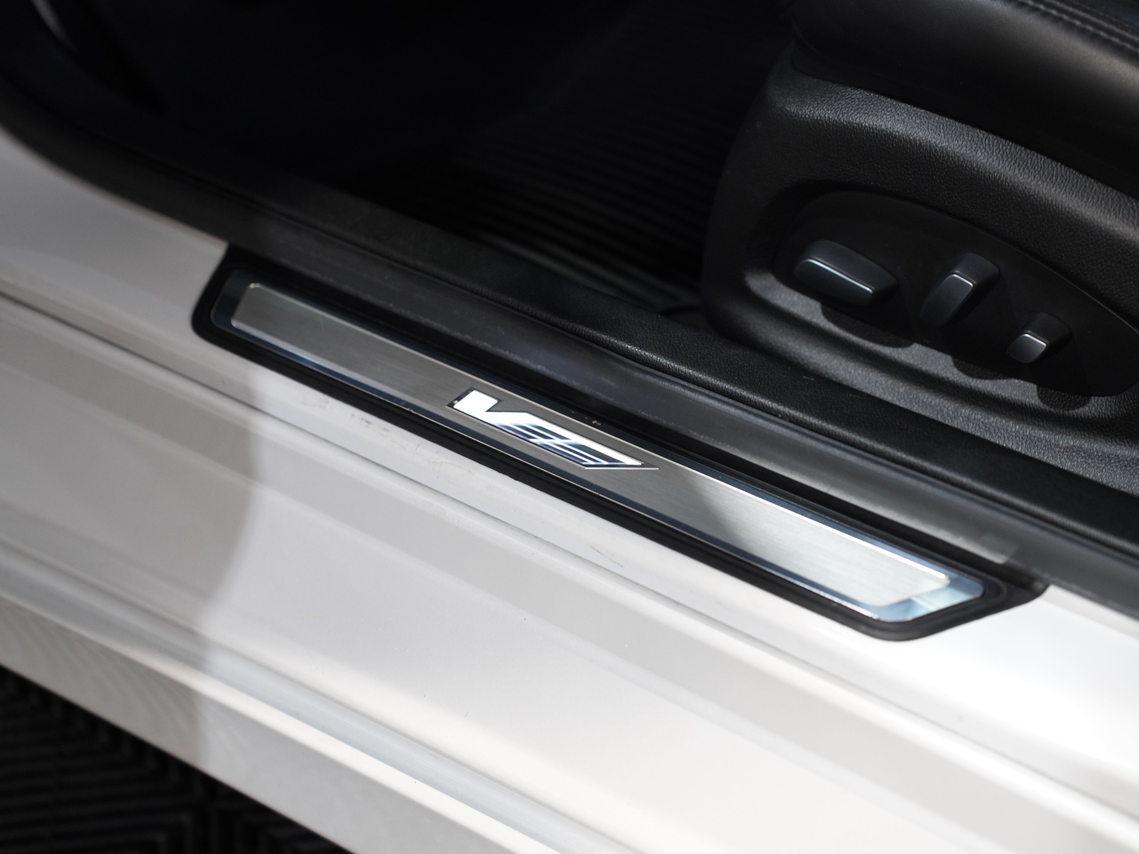 WHITE, 2017 CADILLAC CTS-V Image 31